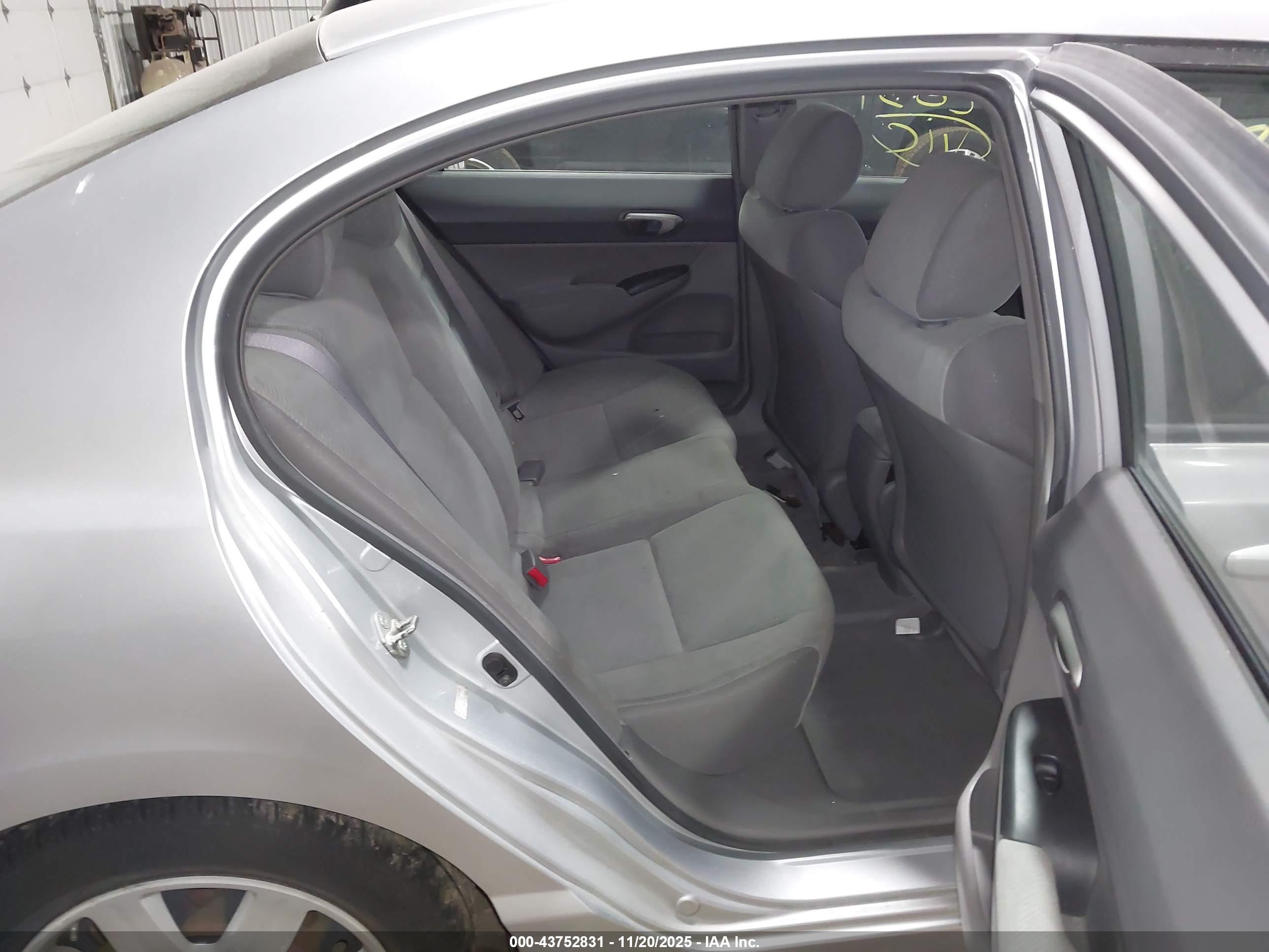 HONDA CIVIC image 8
