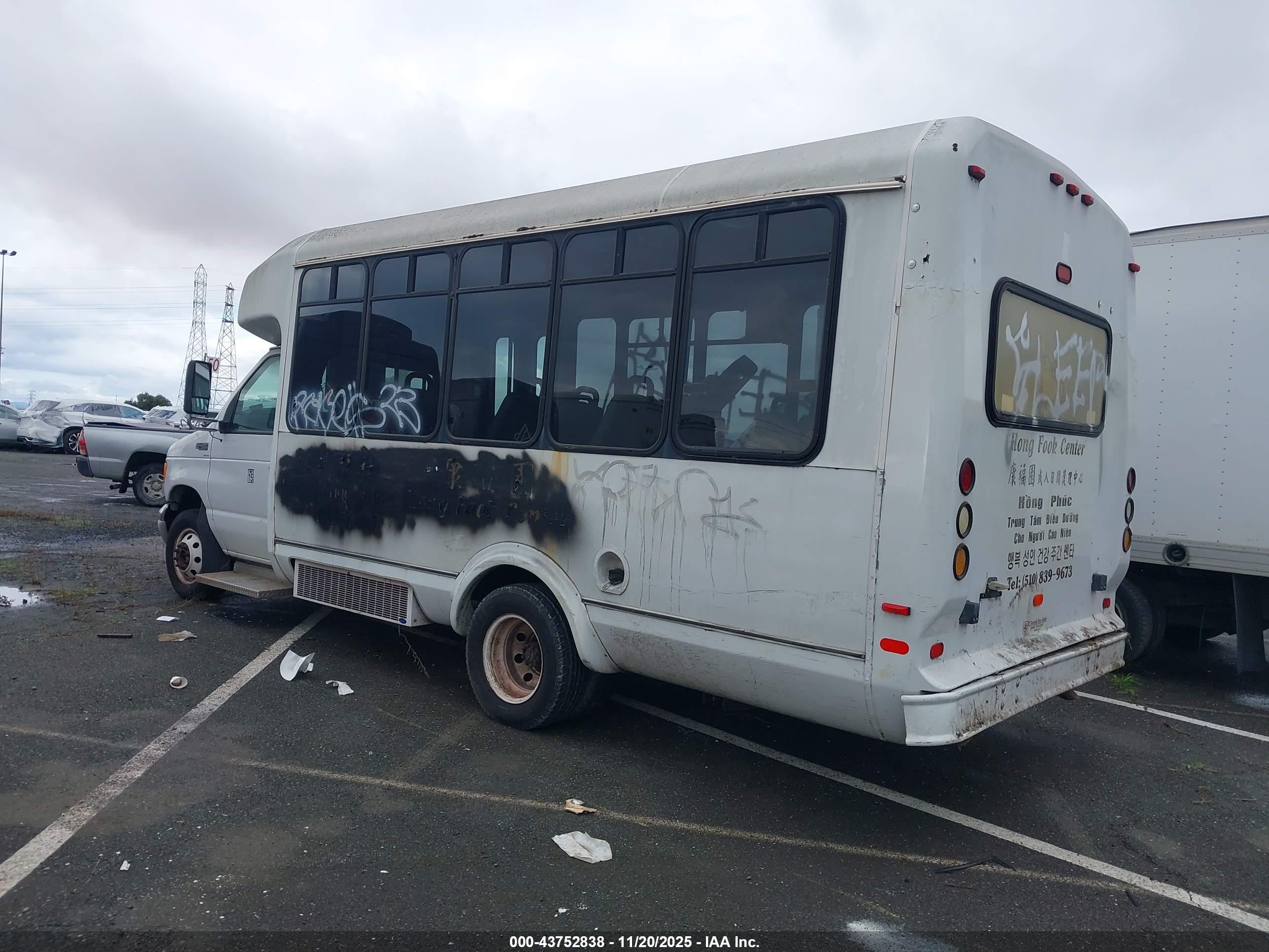 FORD E-450 image 3