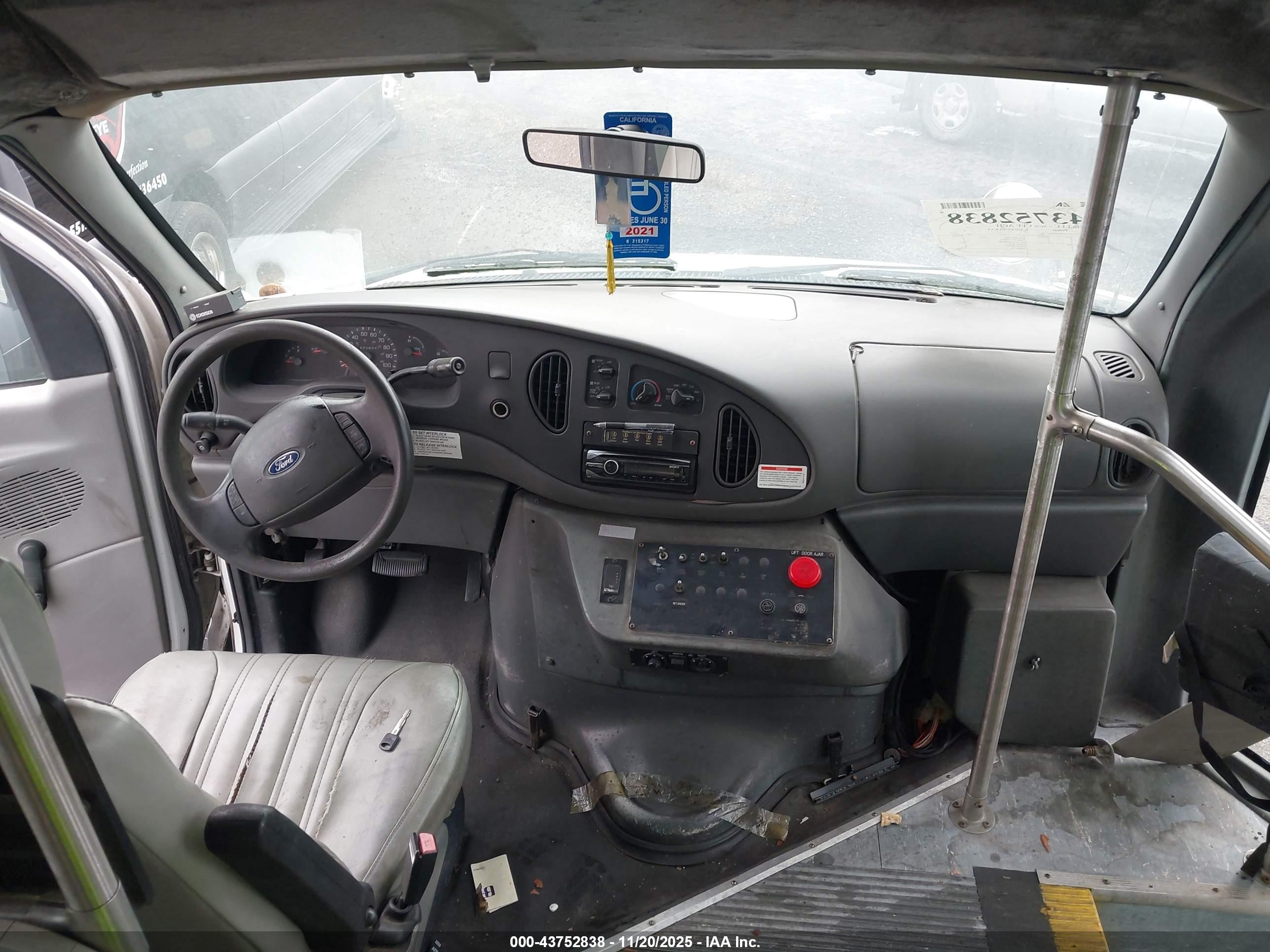 FORD E-450 image 8