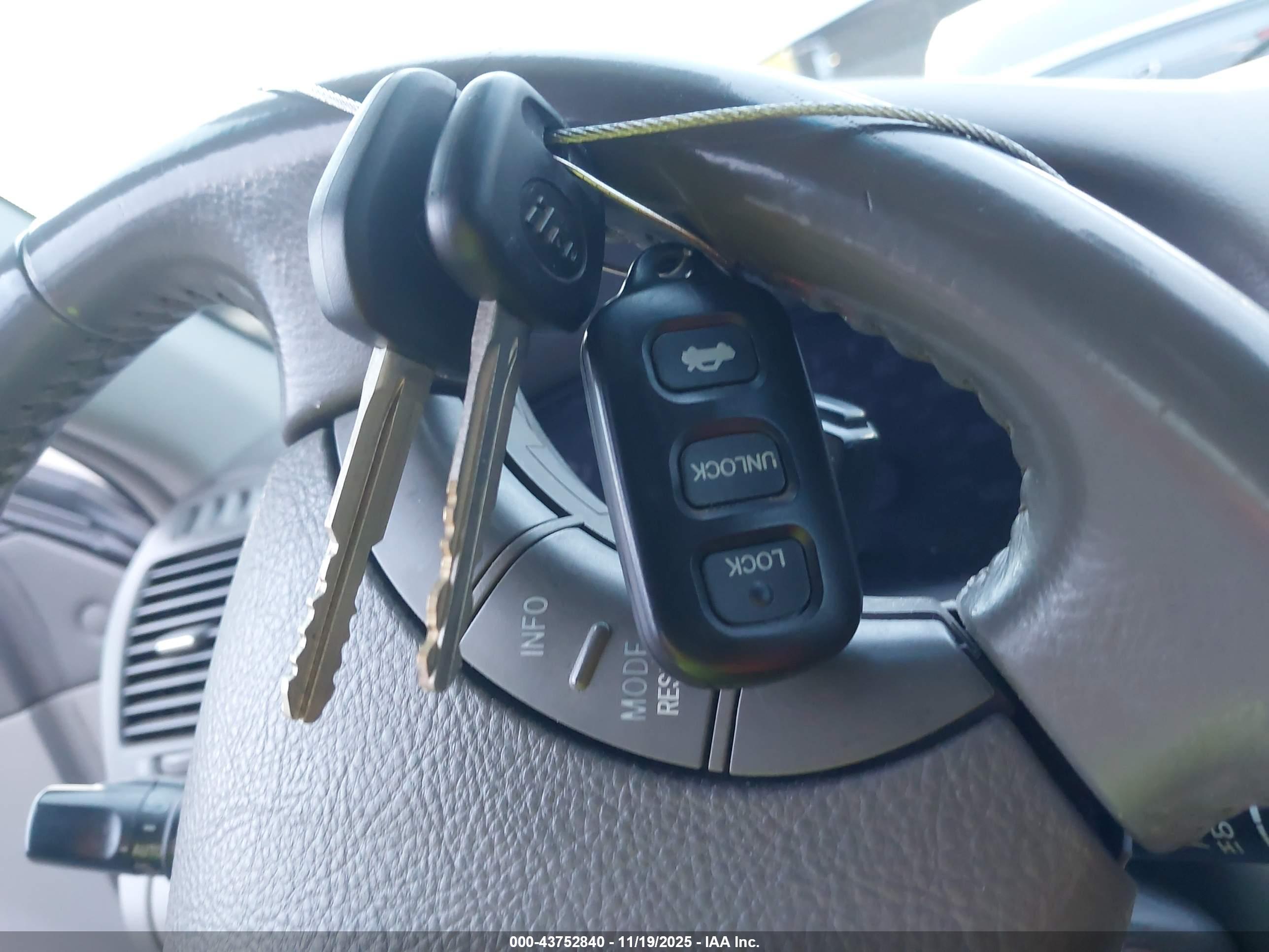 TOYOTA CAMRY image 11