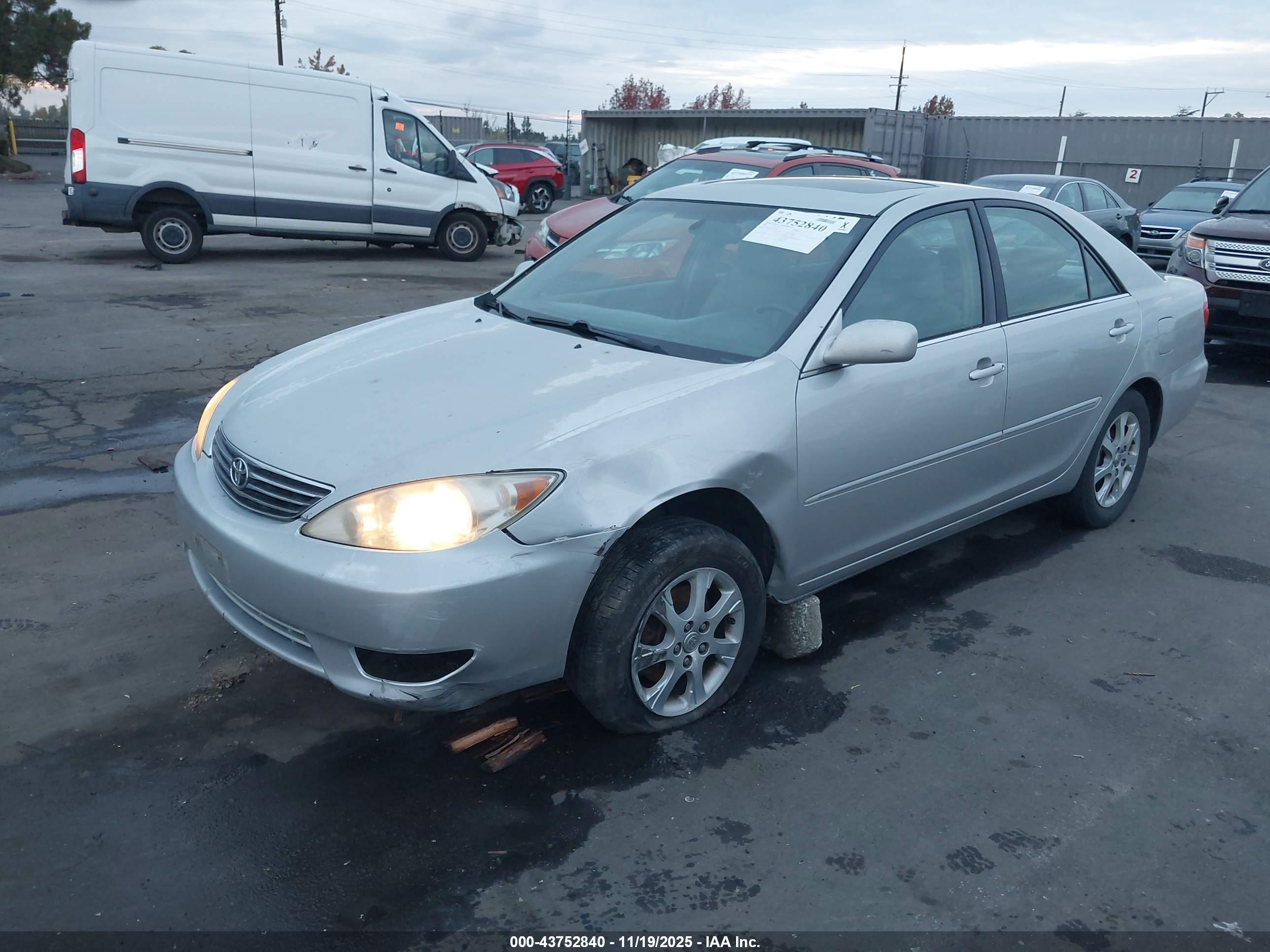TOYOTA CAMRY image 2