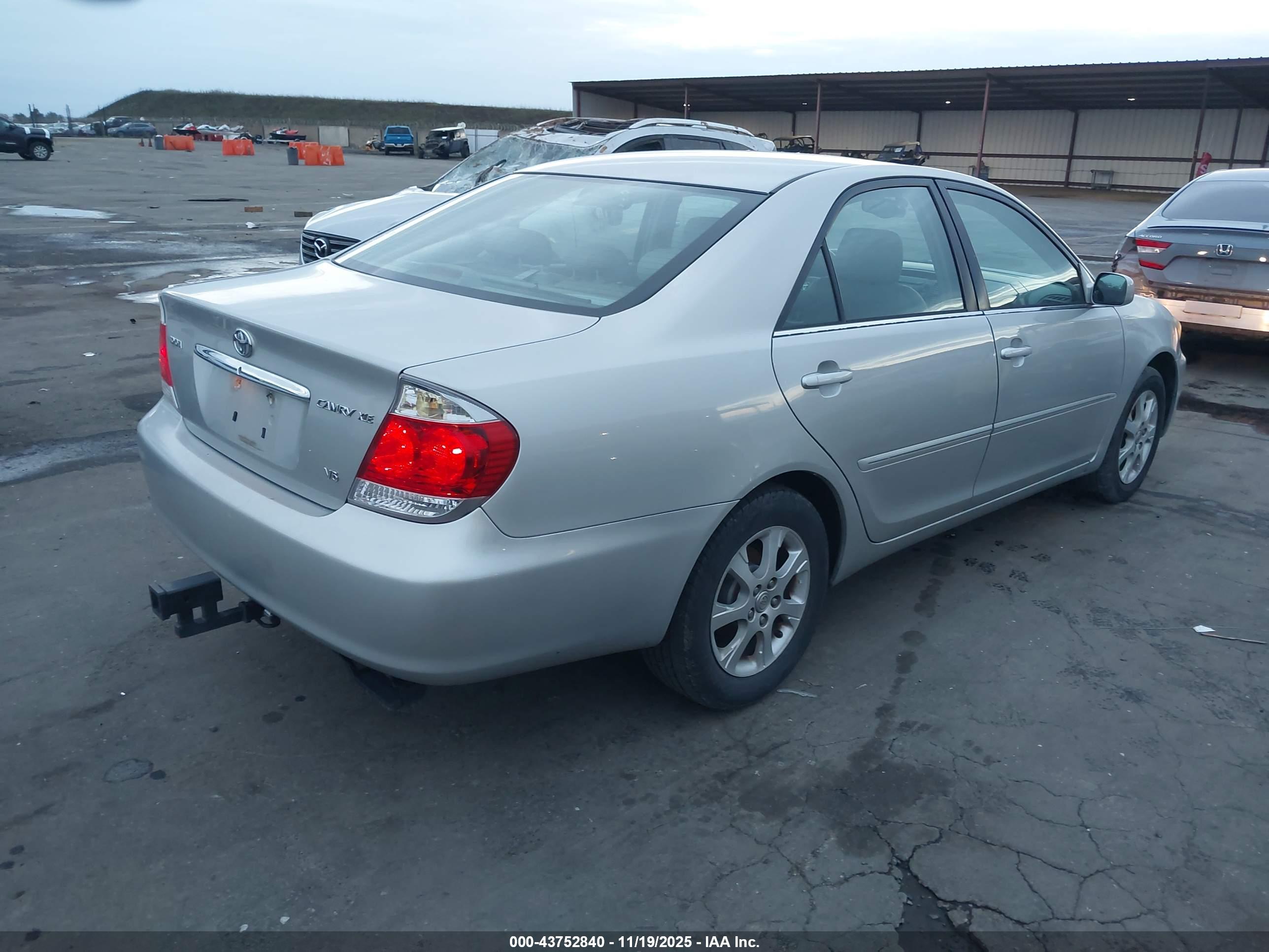 TOYOTA CAMRY image 4