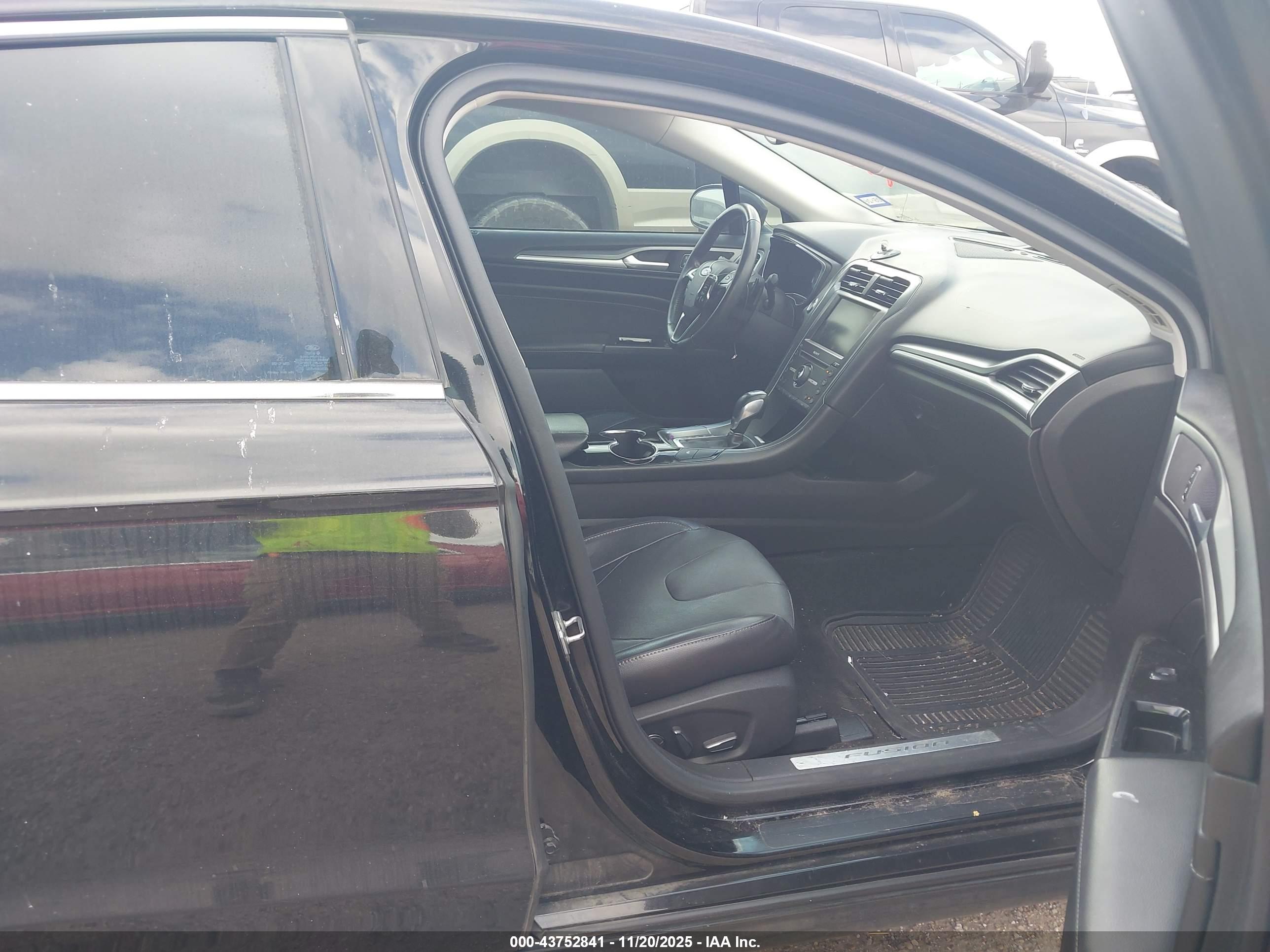 FORD FUSION image 5