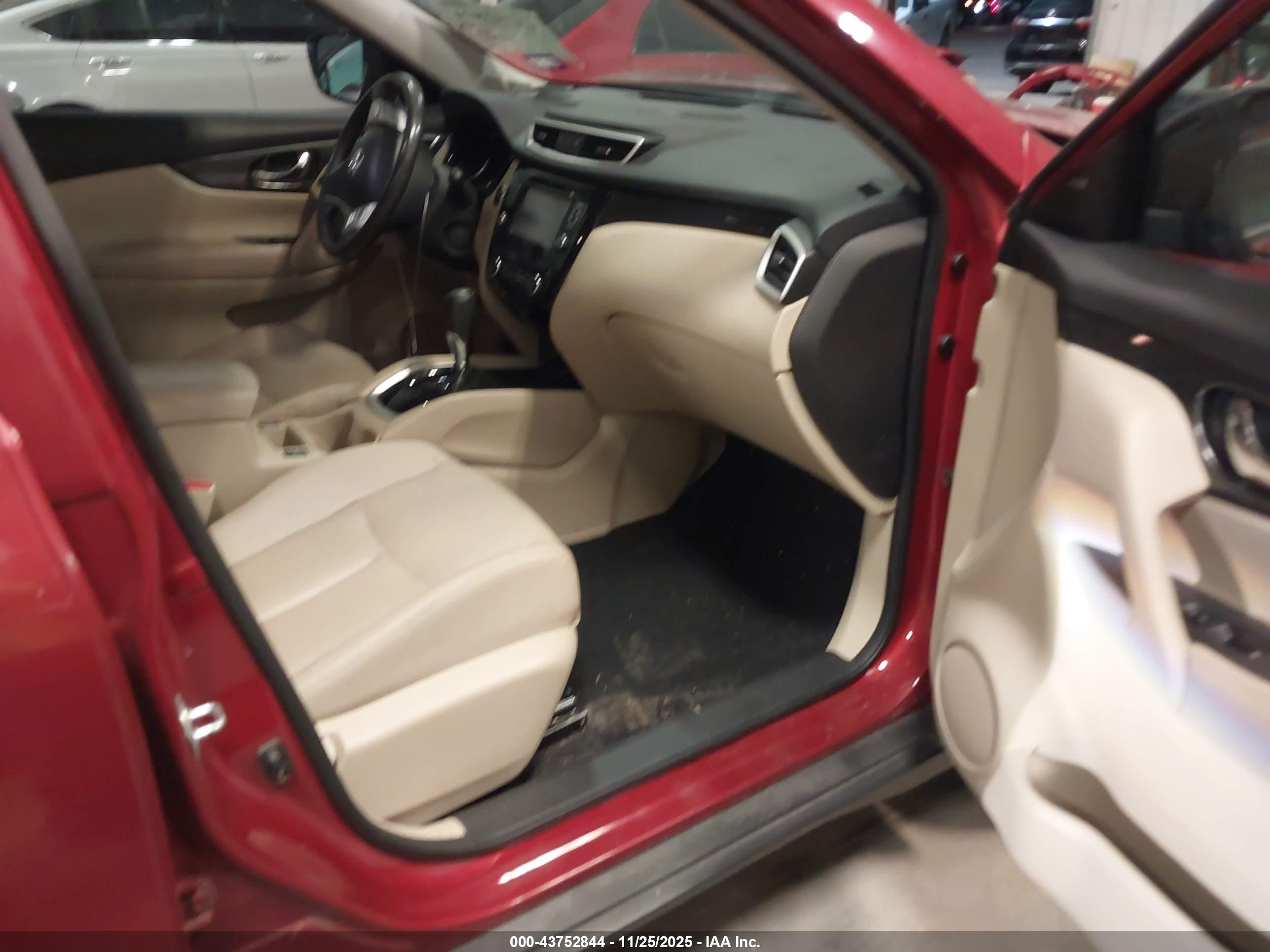 NISSAN ROGUE image 5