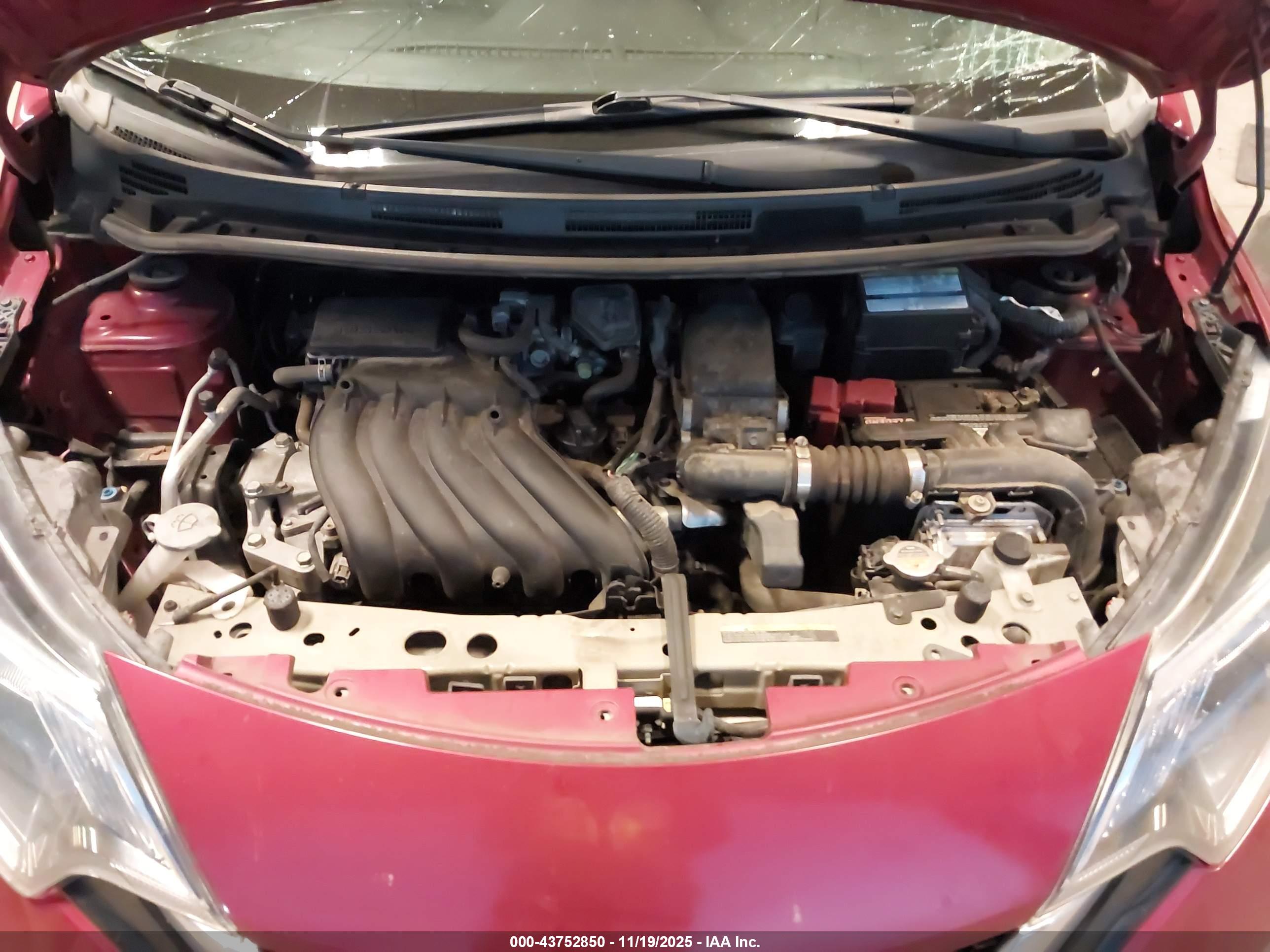 NISSAN VERSA image 10