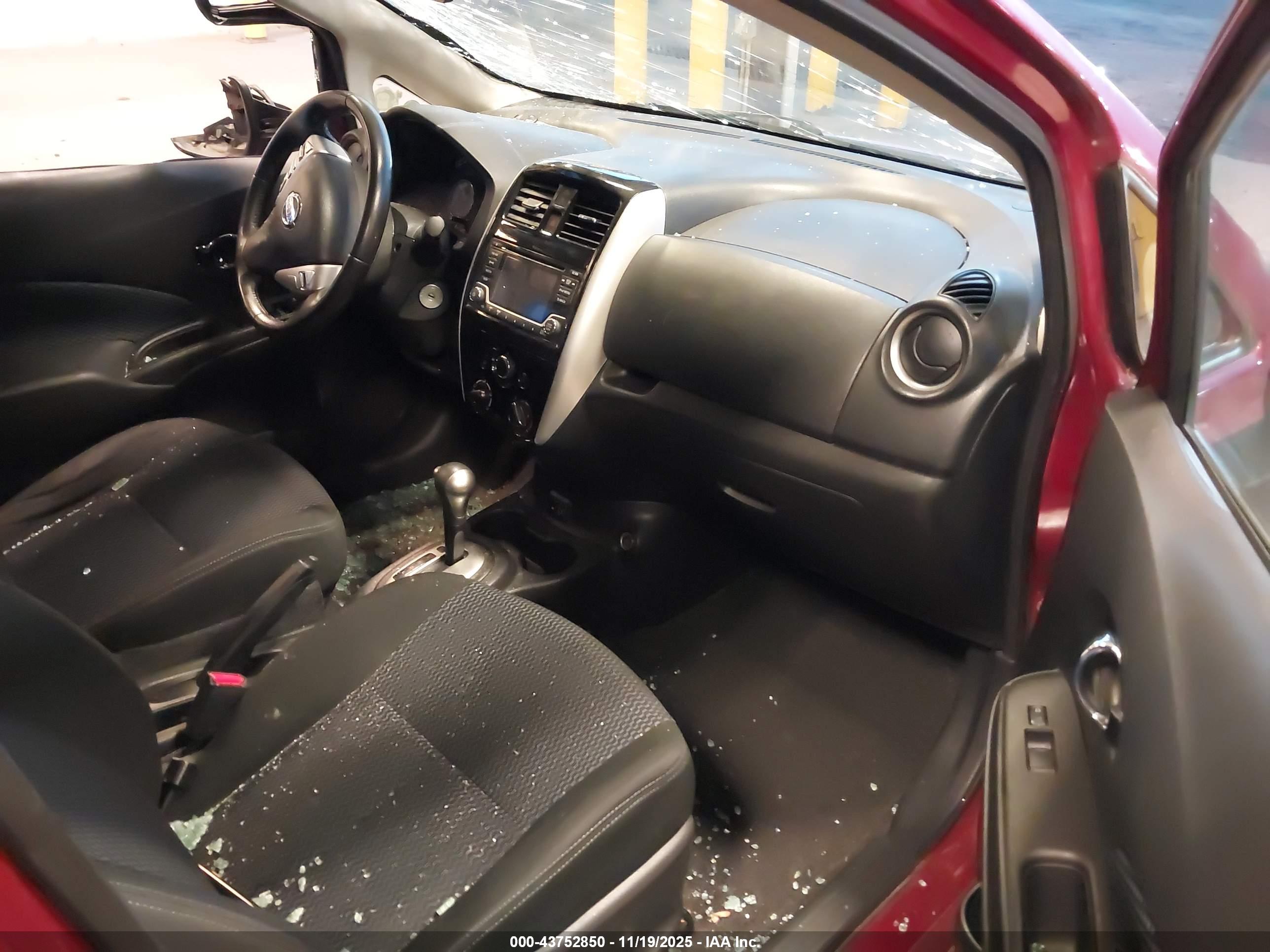NISSAN VERSA image 5