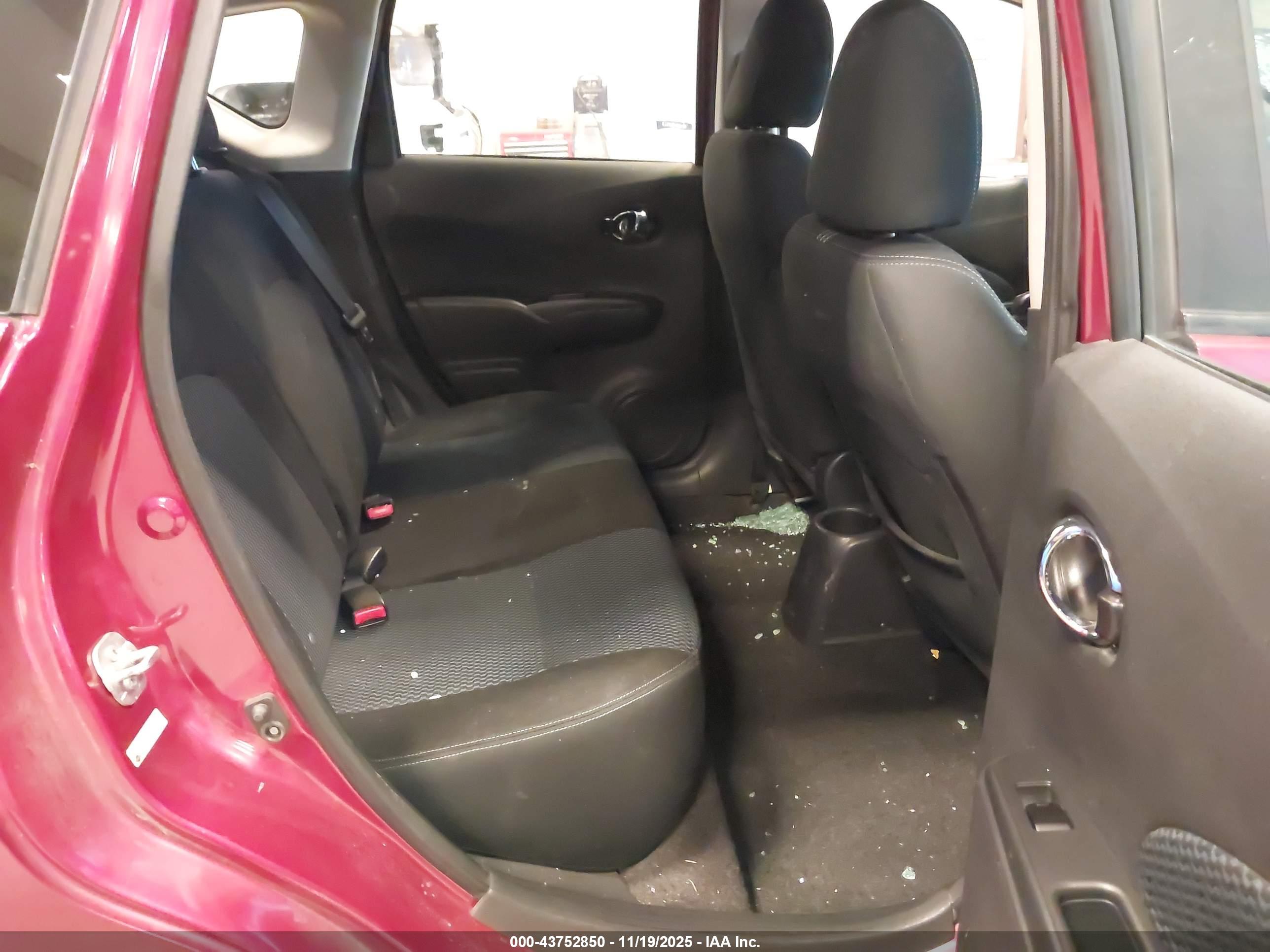 NISSAN VERSA image 8