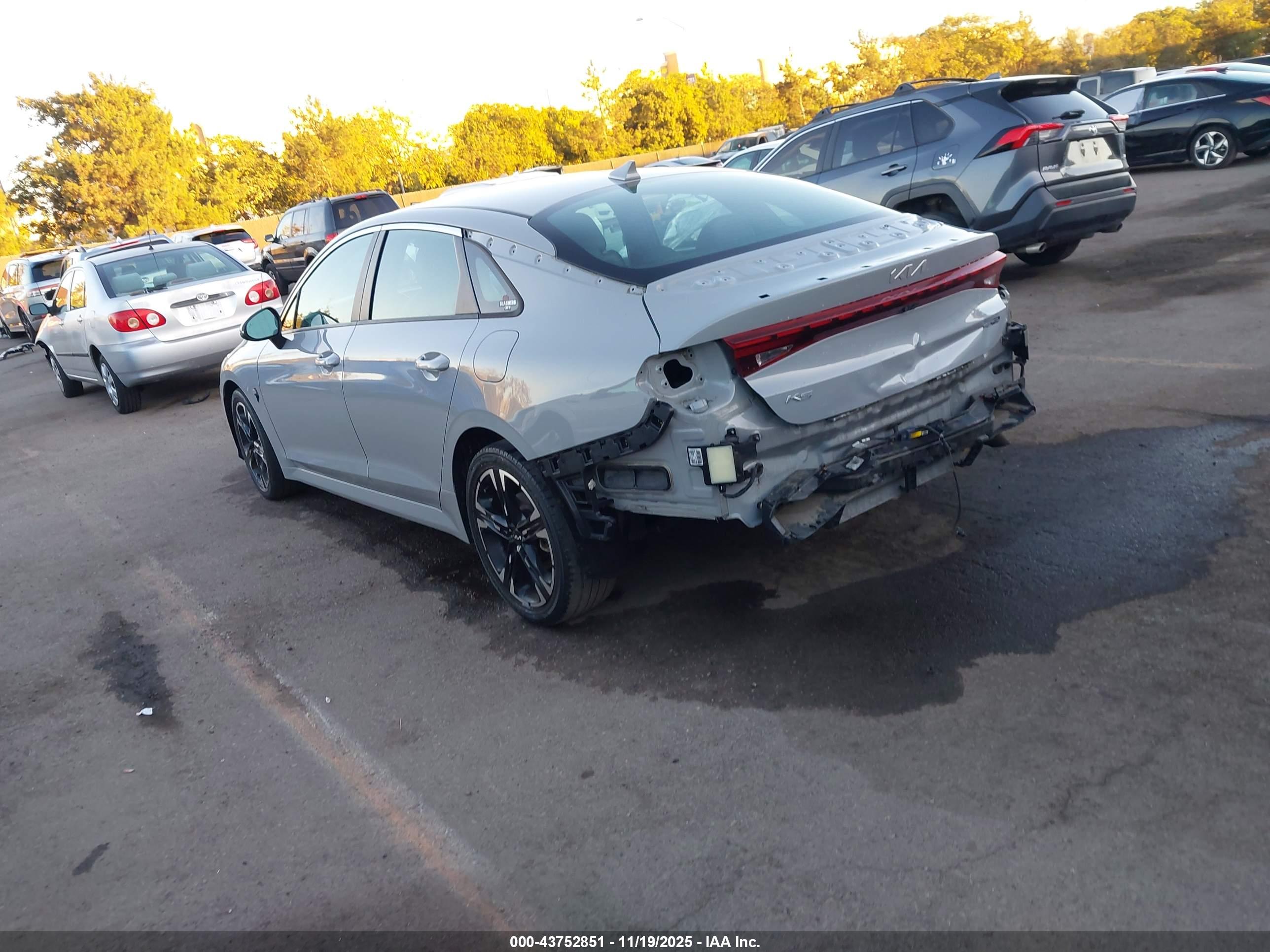 KIA K5 image 3