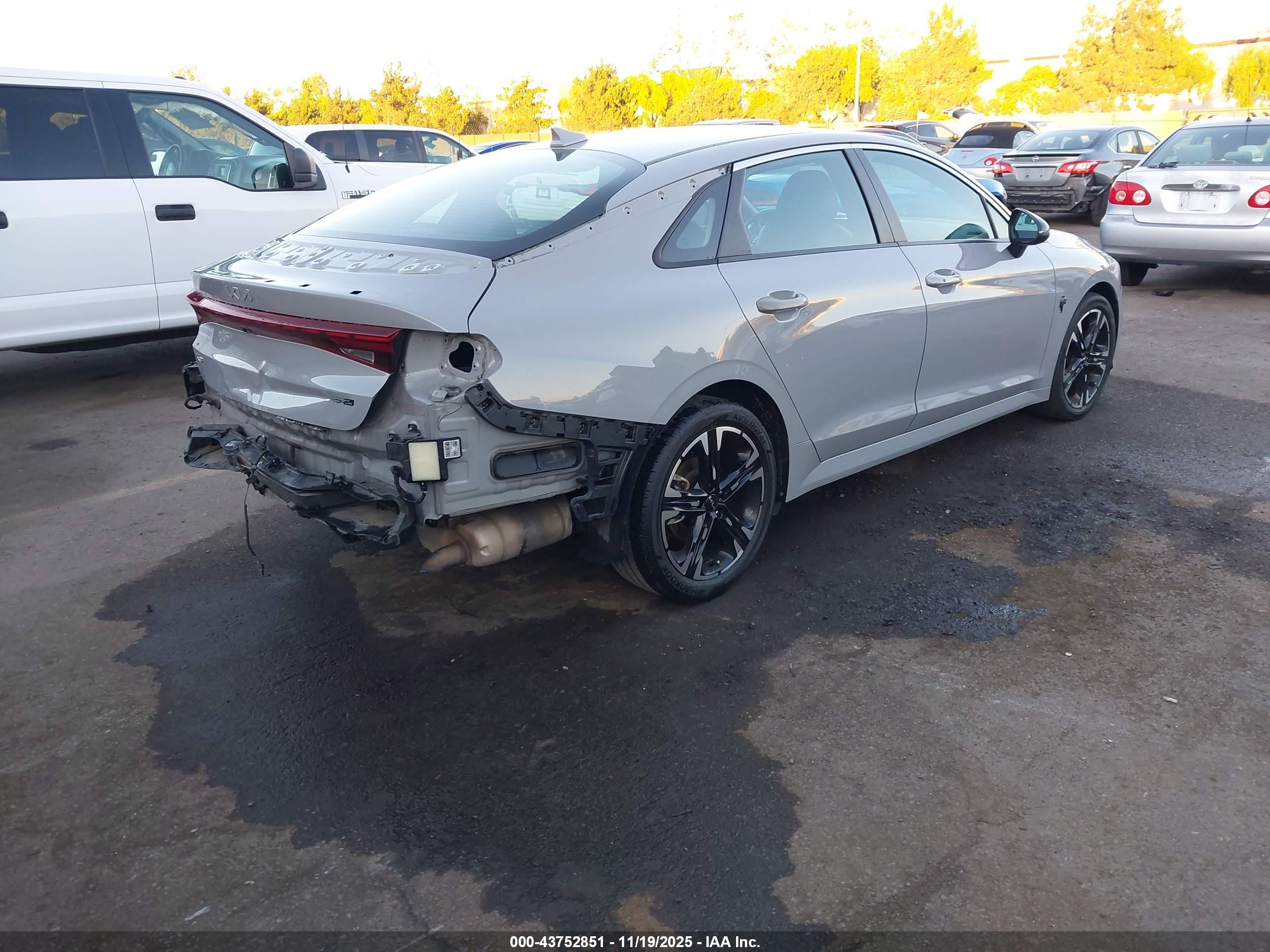 KIA K5 image 4