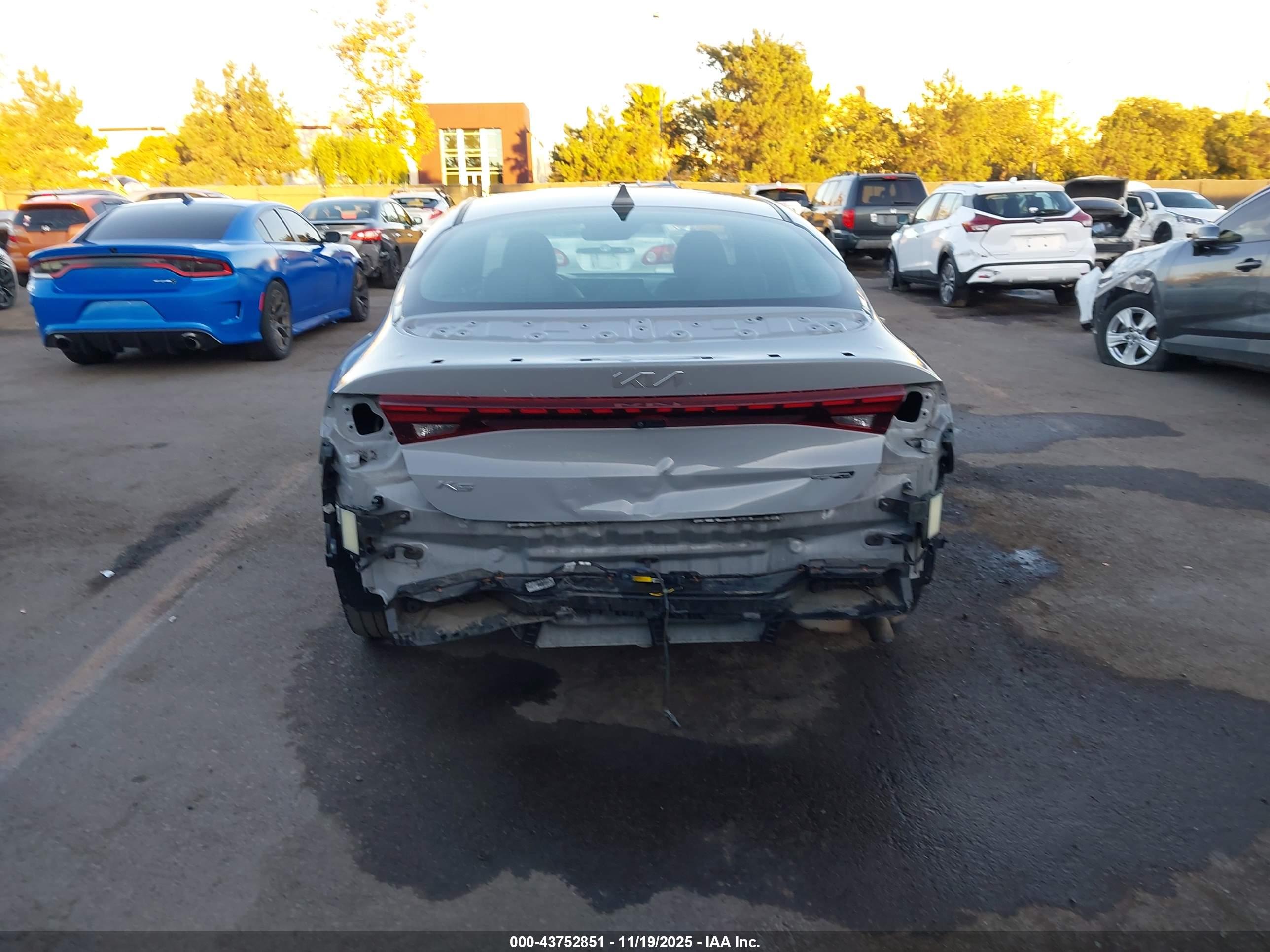 KIA K5 image 6