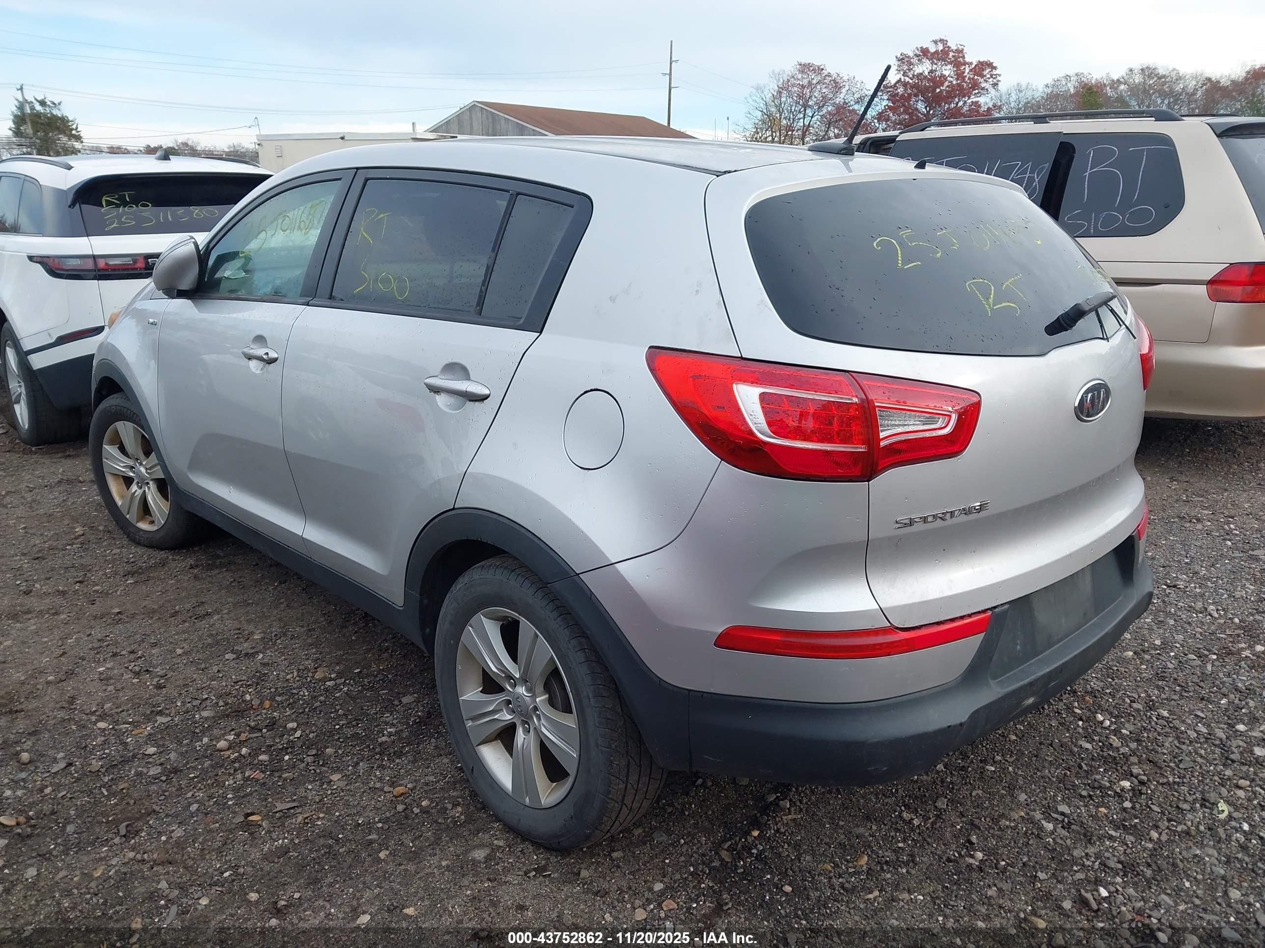 KIA SPORTAGE image 3