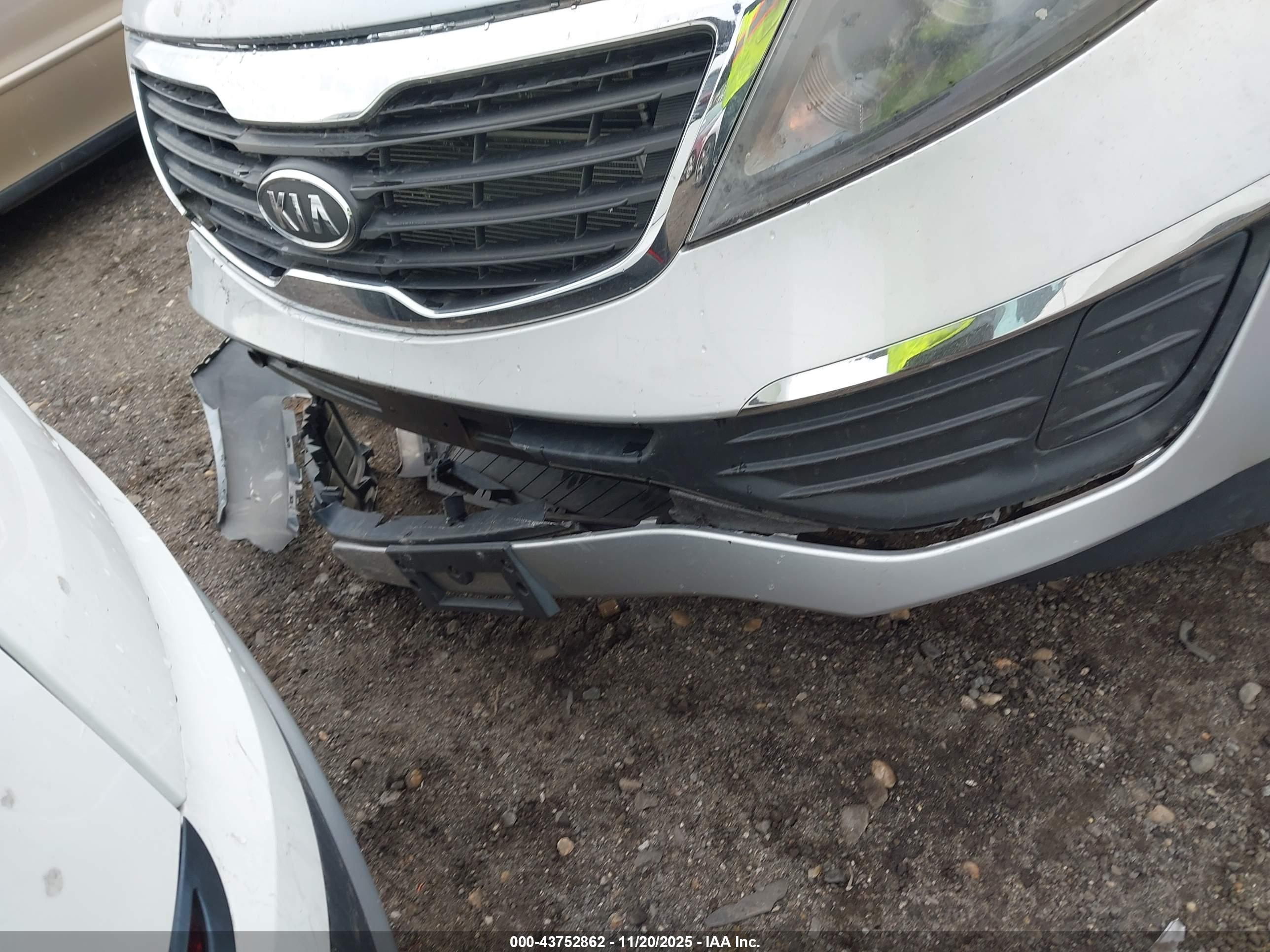 KIA SPORTAGE image 6