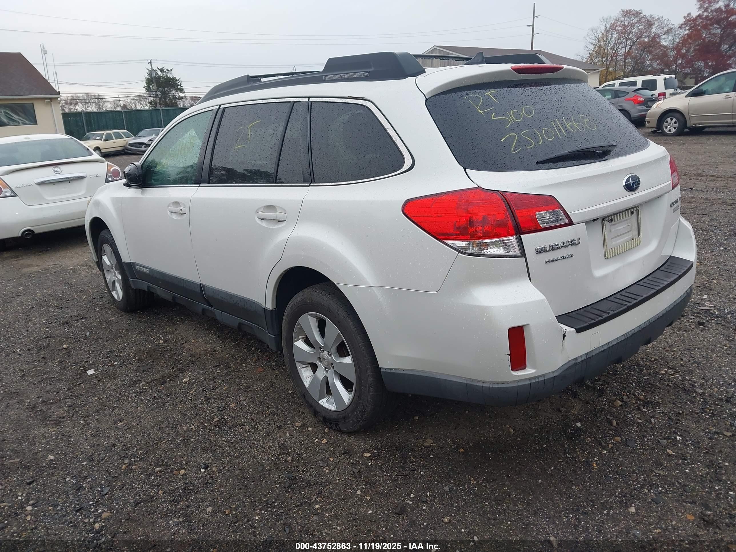 SUBARU OUTBACK image 3