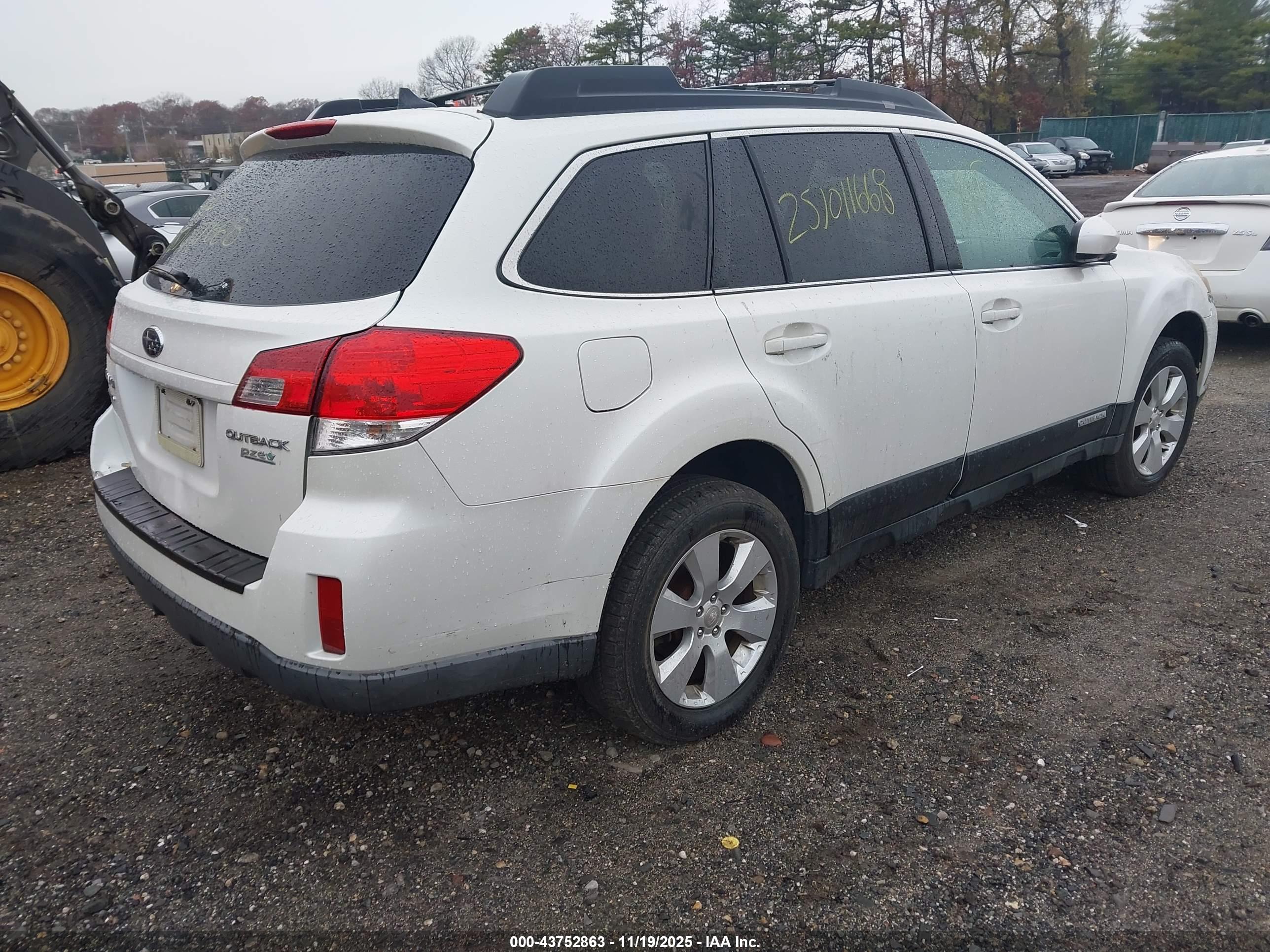 SUBARU OUTBACK image 4