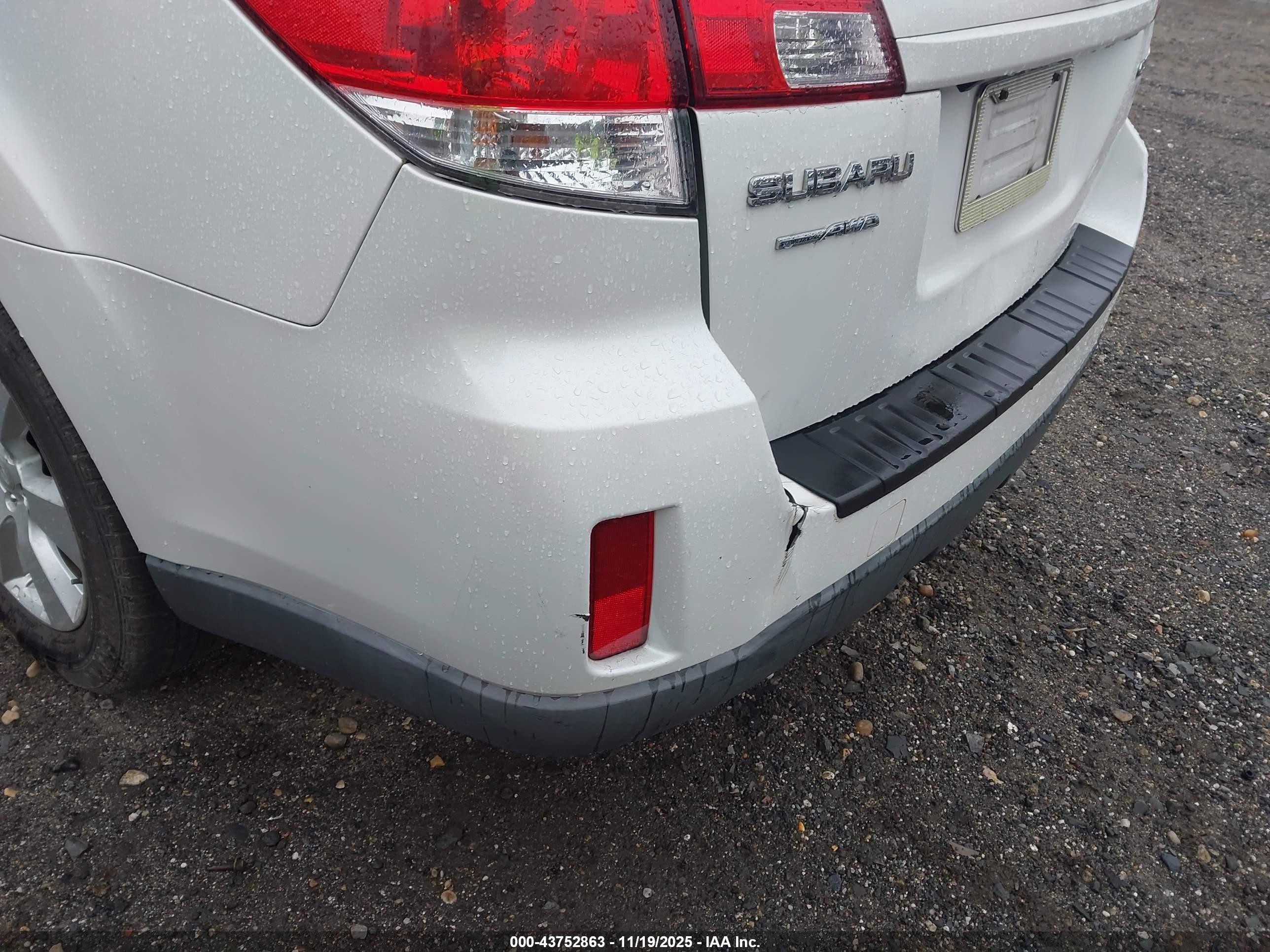 SUBARU OUTBACK image 6