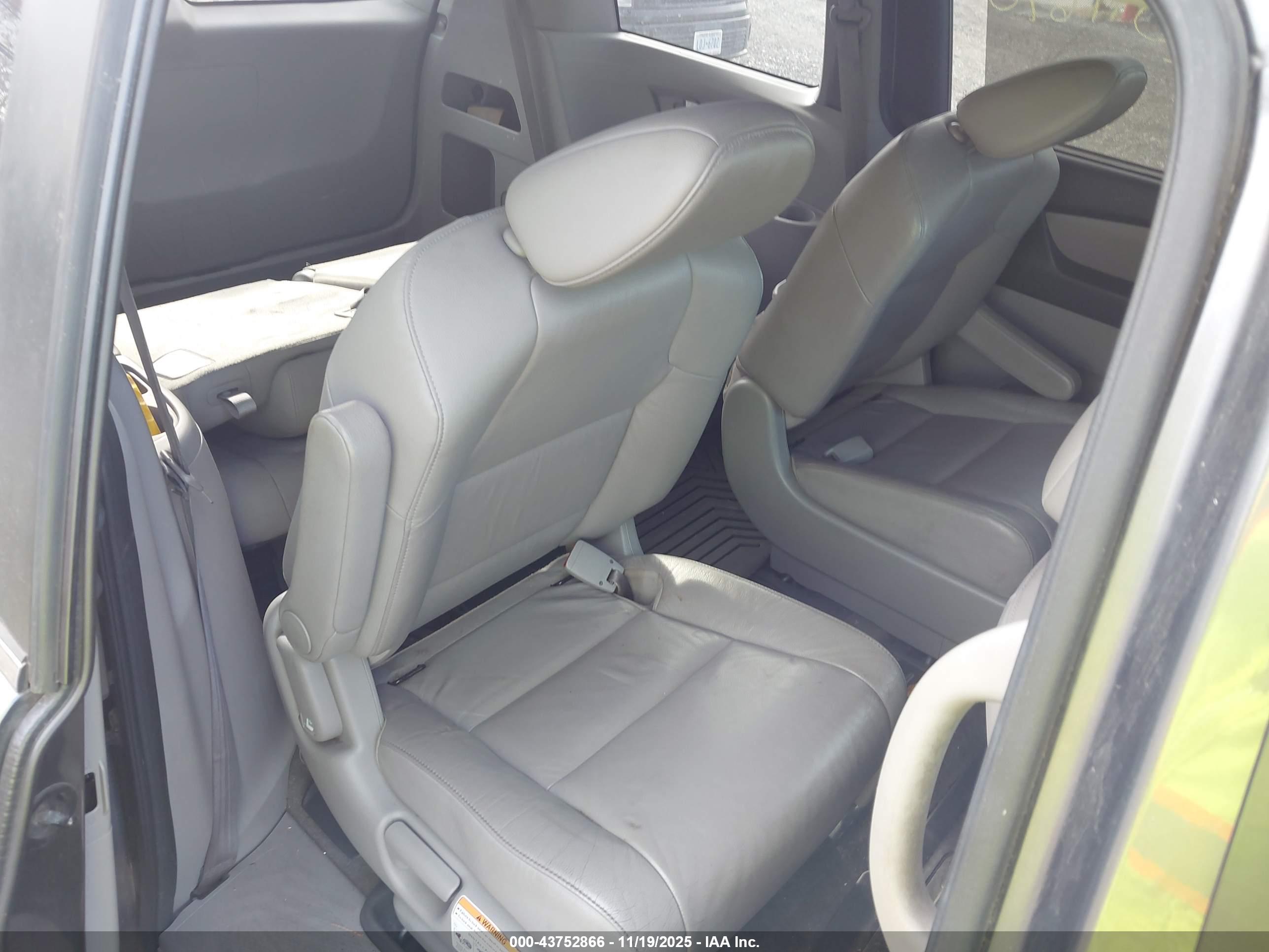 HONDA ODYSSEY image 8