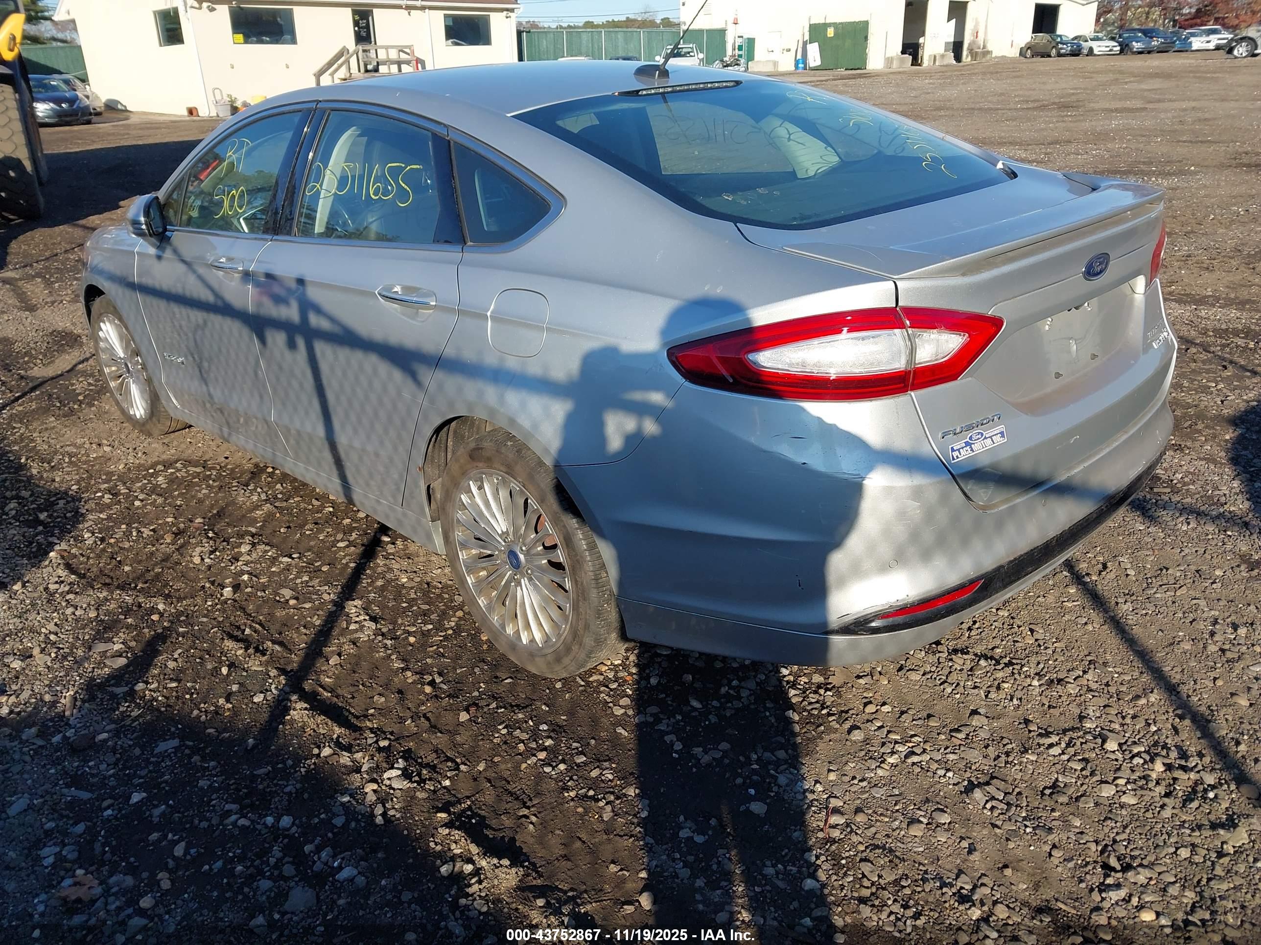 FORD FUSION image 3