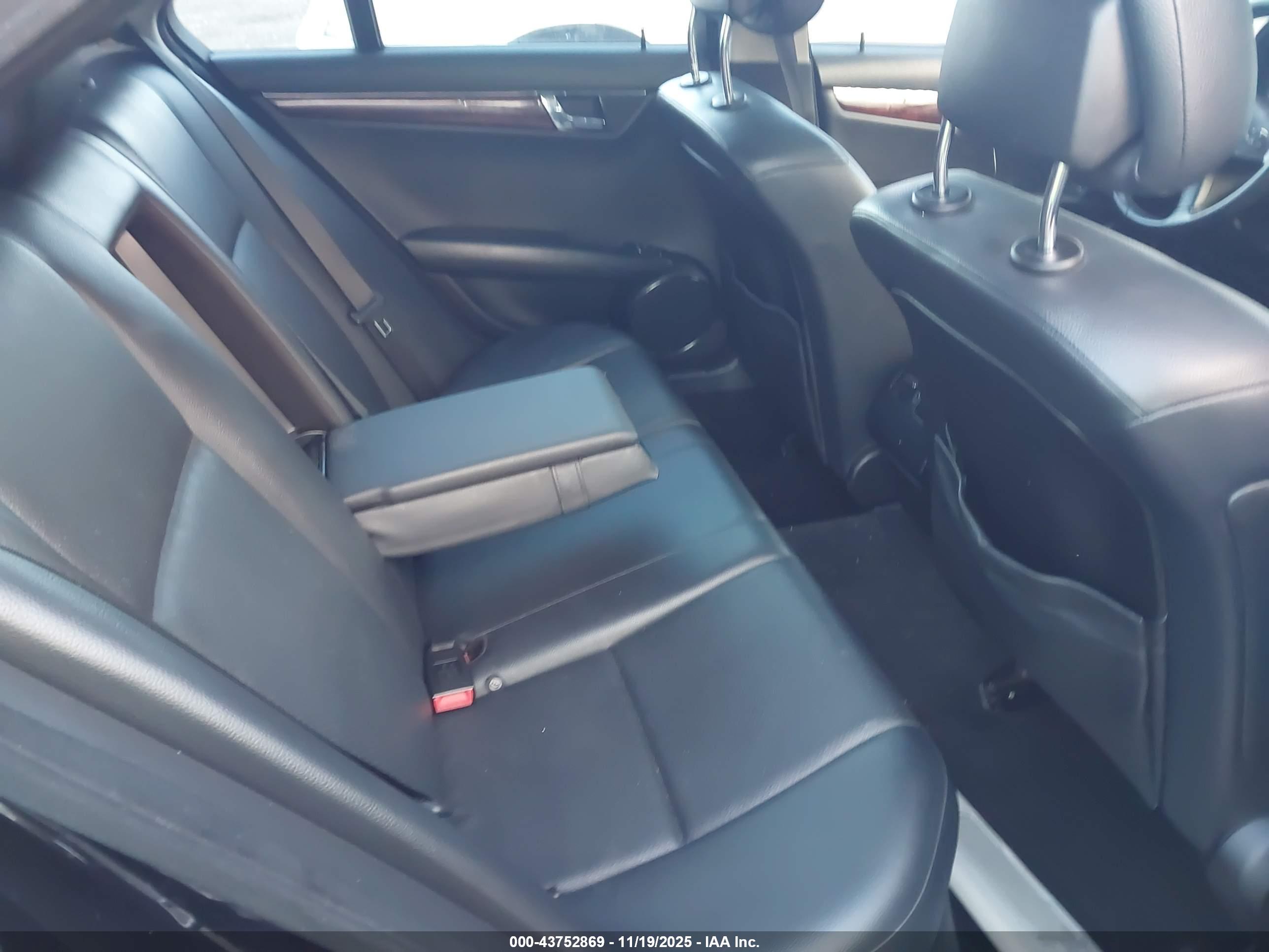 MERCEDES-BENZ C image 8