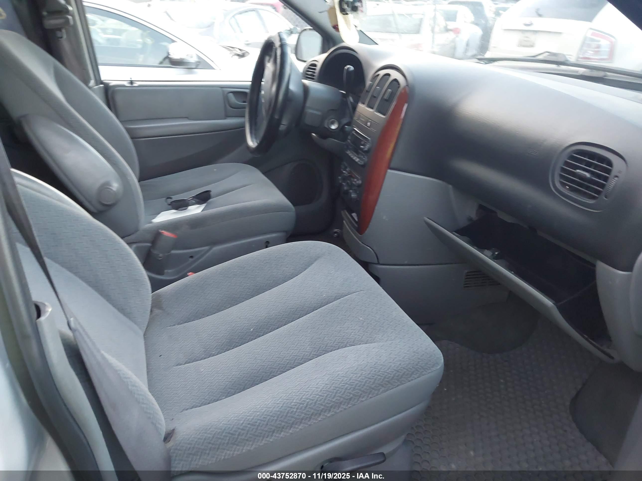 CHRYSLER TOWN image 5