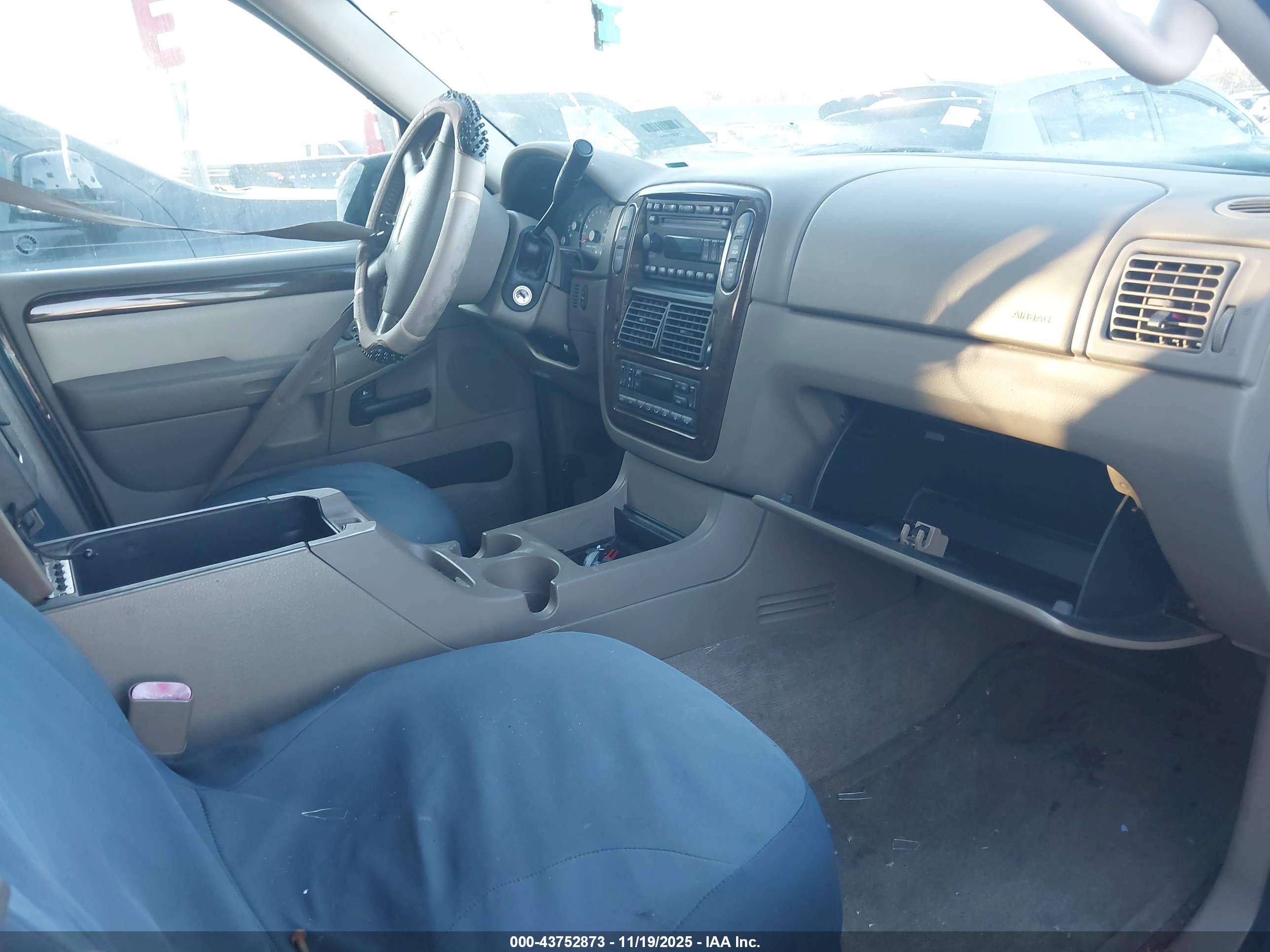 FORD EXPLORER image 5