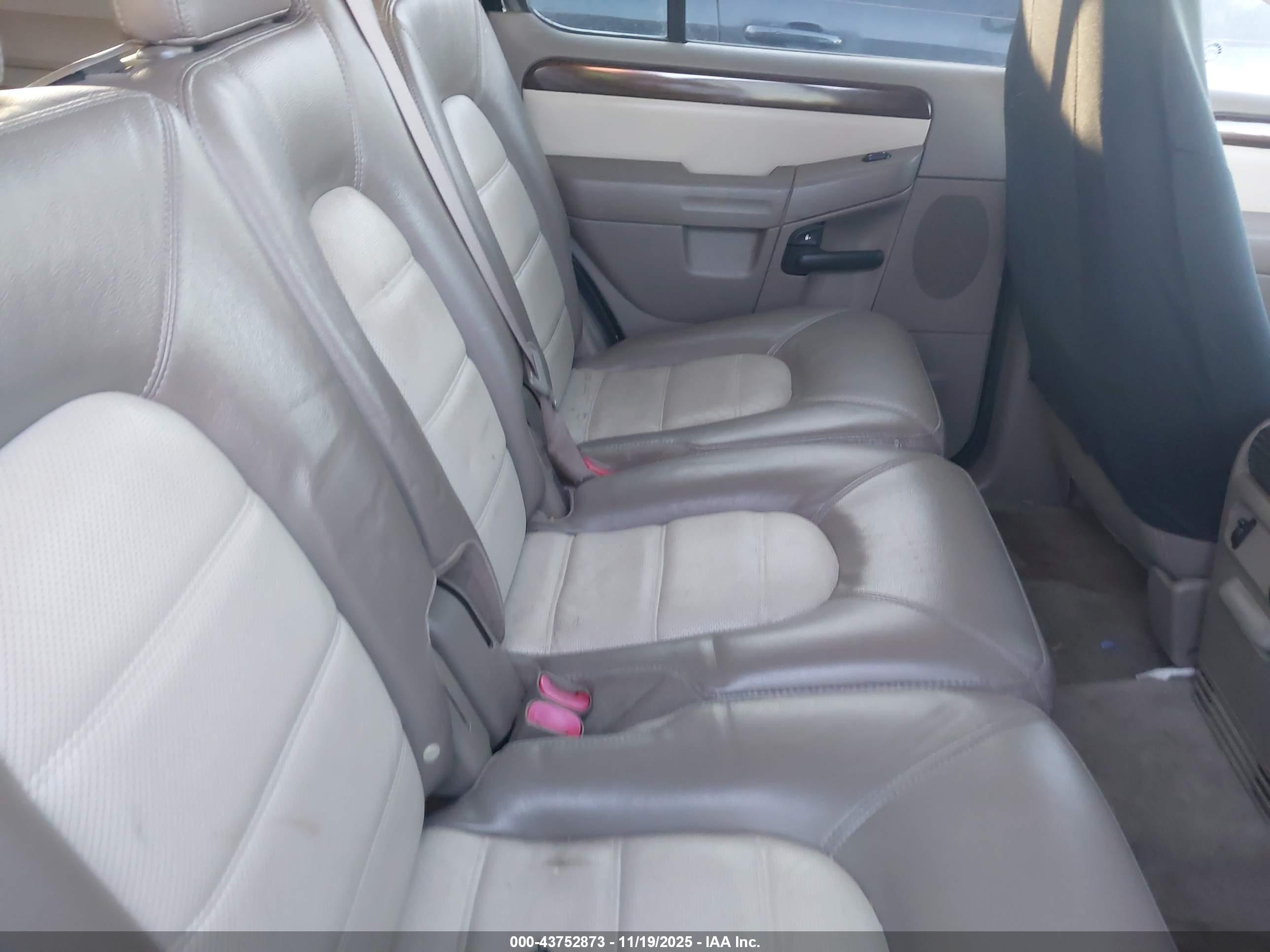 FORD EXPLORER image 8
