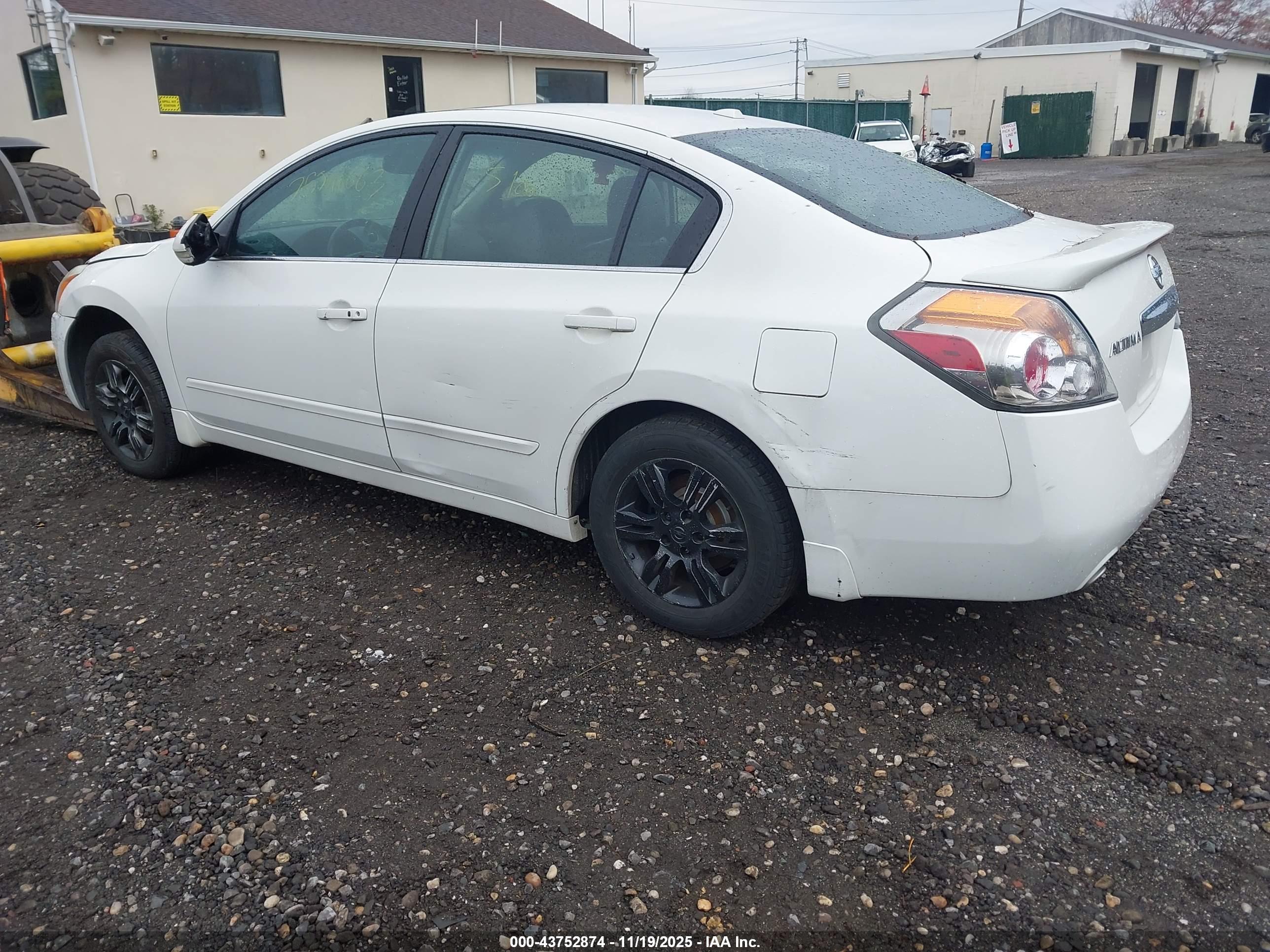 NISSAN ALTIMA image 3