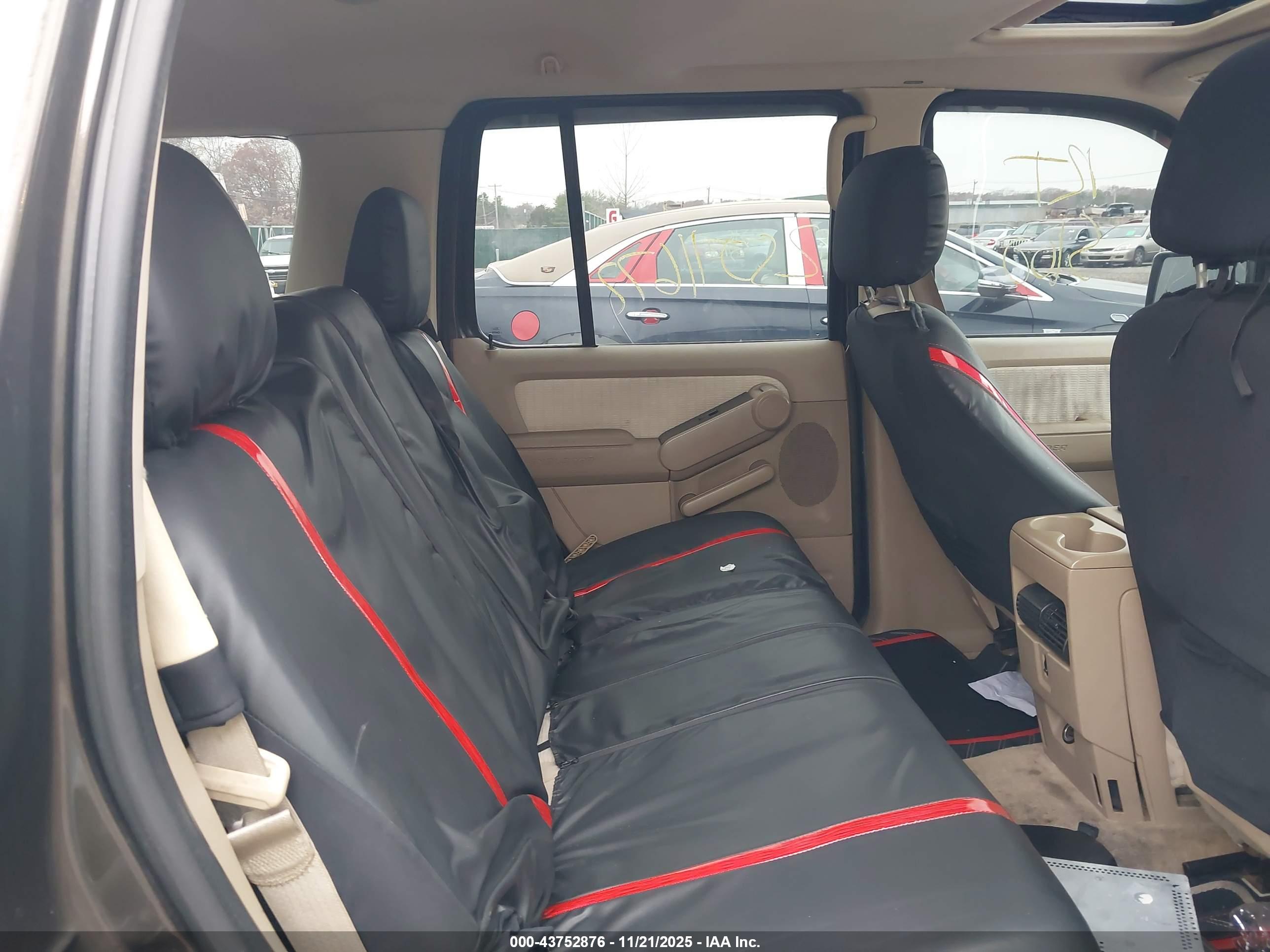 FORD EXPLORER image 8
