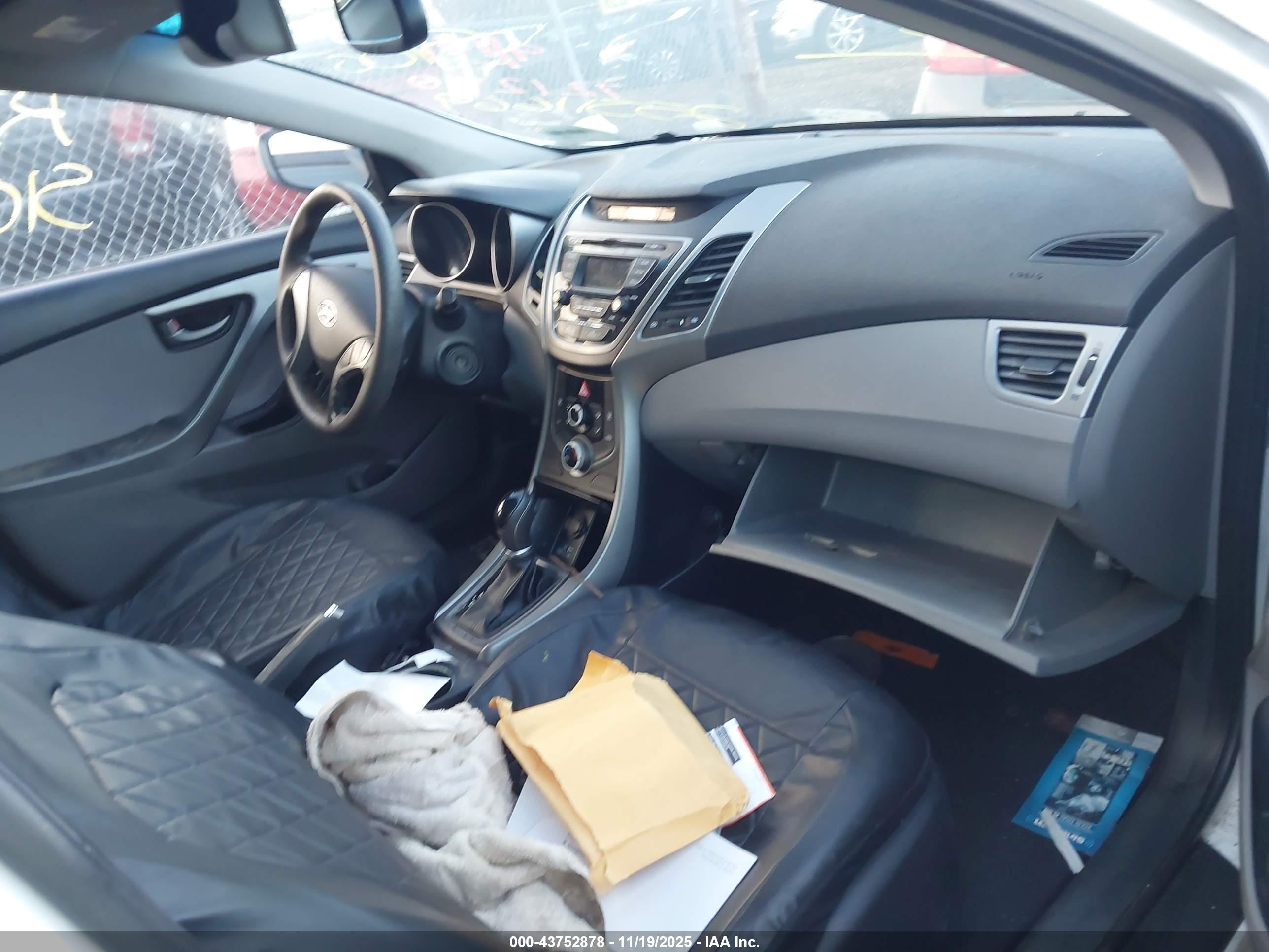 HYUNDAI ELANTRA image 5