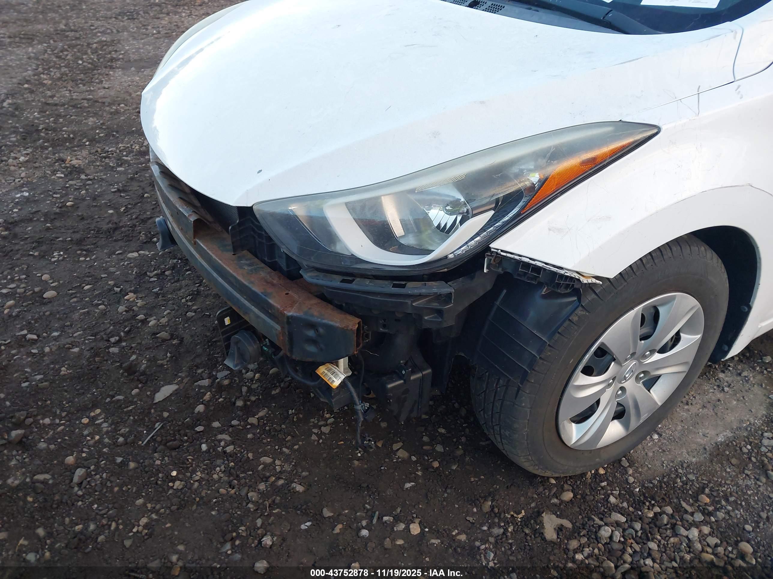 HYUNDAI ELANTRA image 6