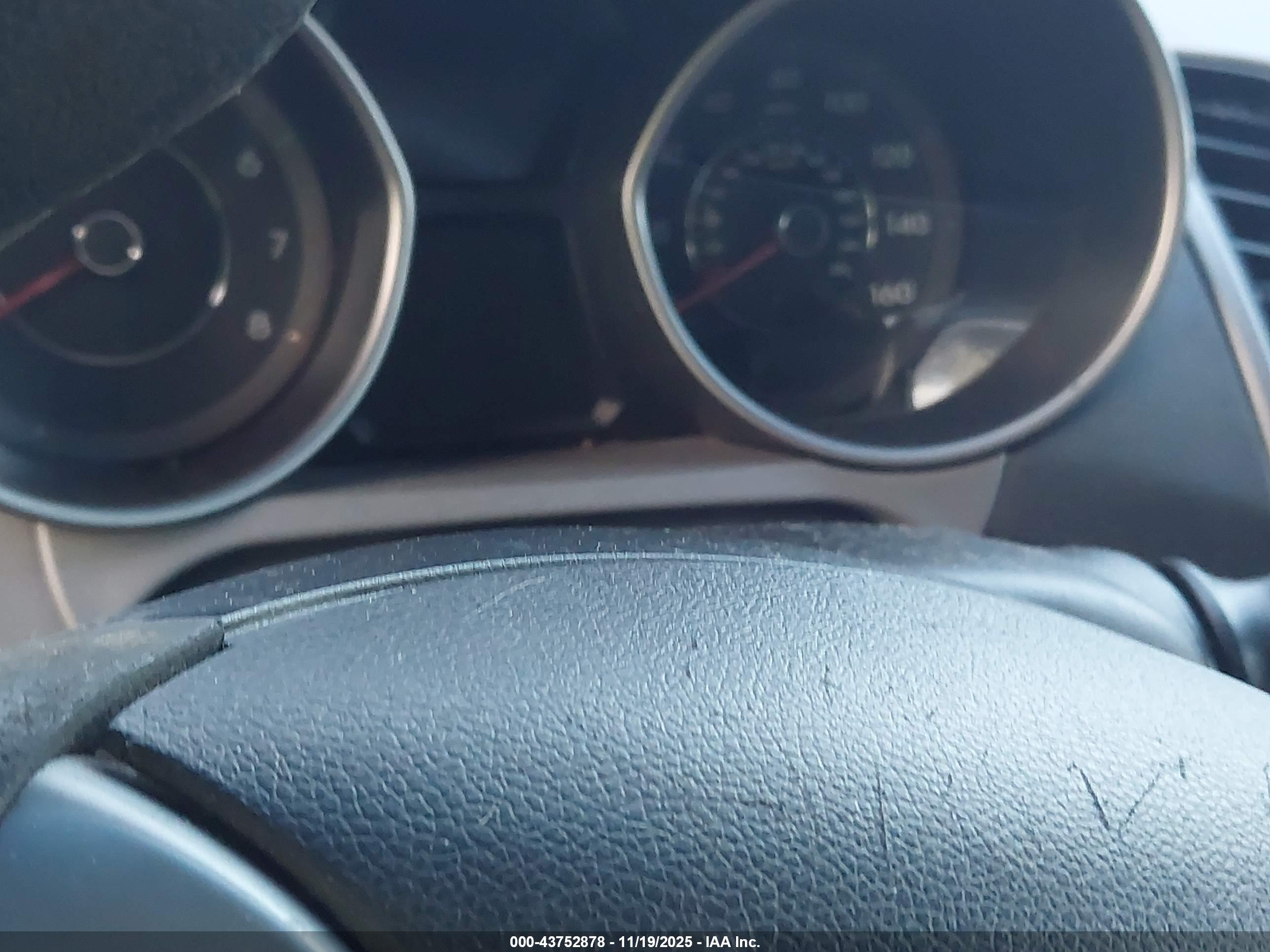 HYUNDAI ELANTRA image 7