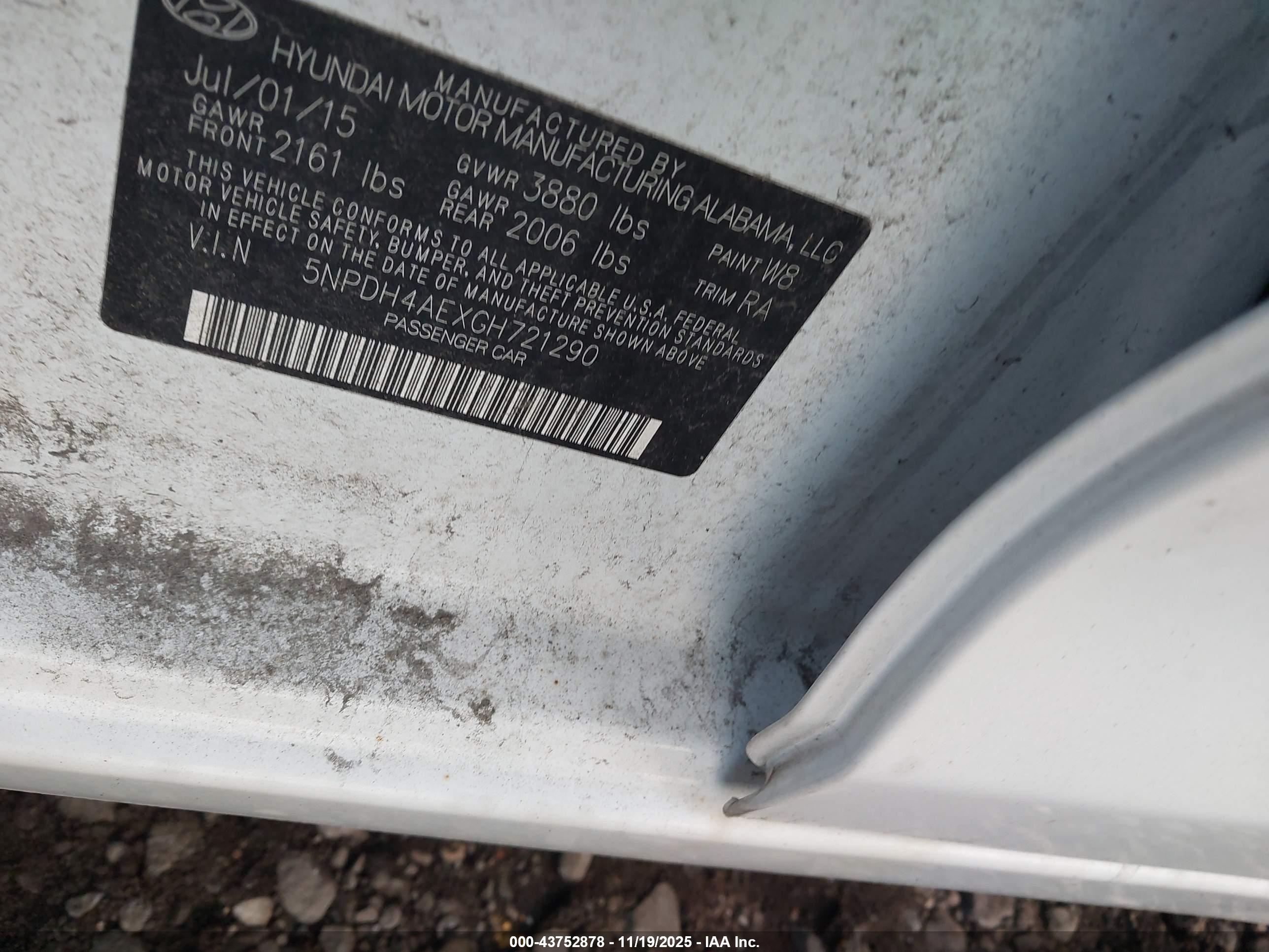 HYUNDAI ELANTRA image 9