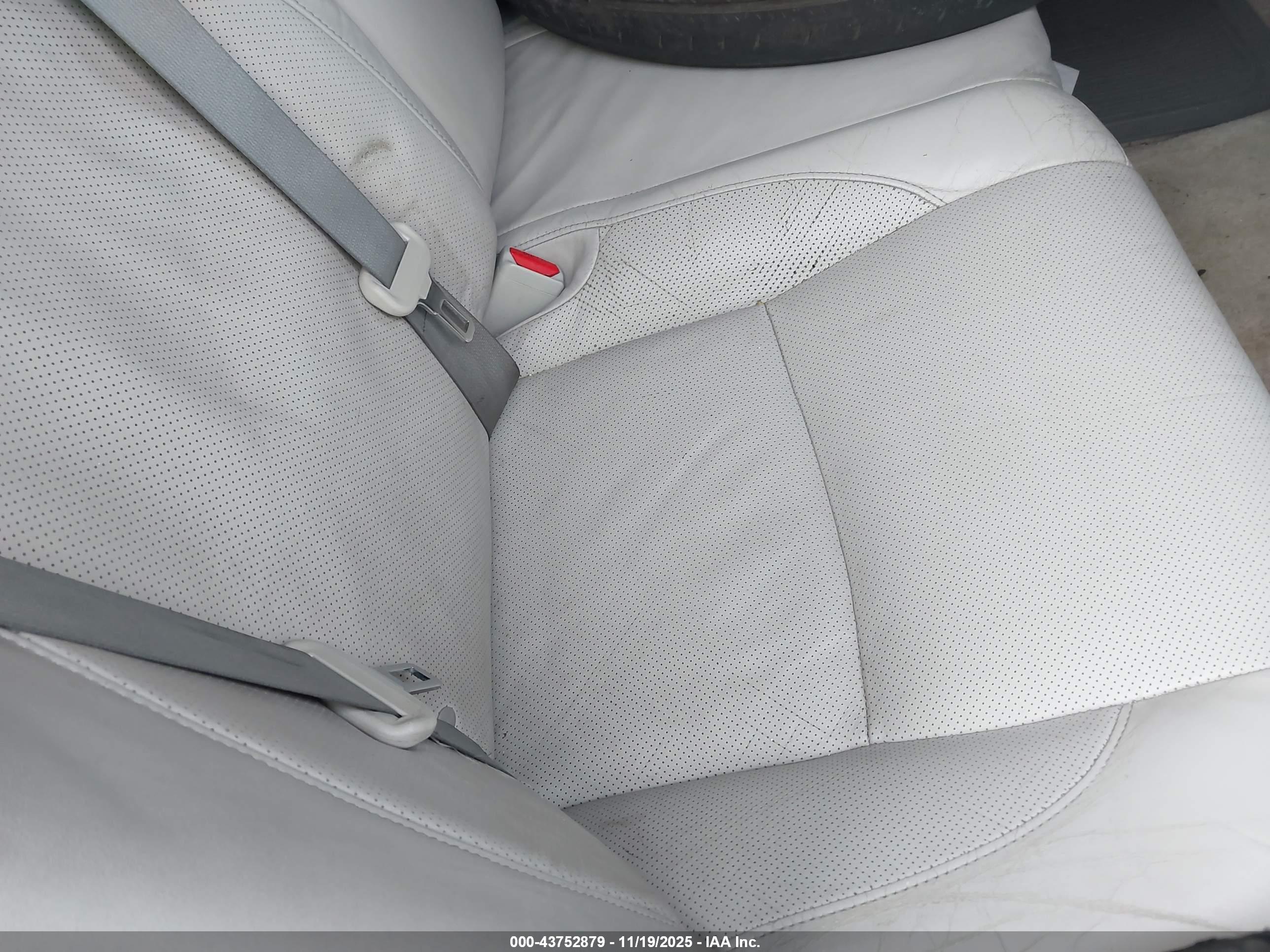 LEXUS ES image 8