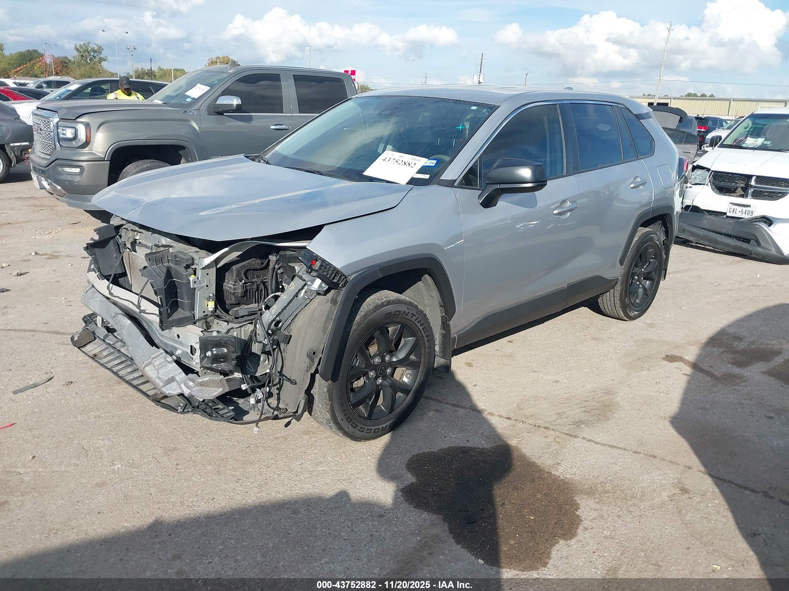 TOYOTA RAV4 image 2