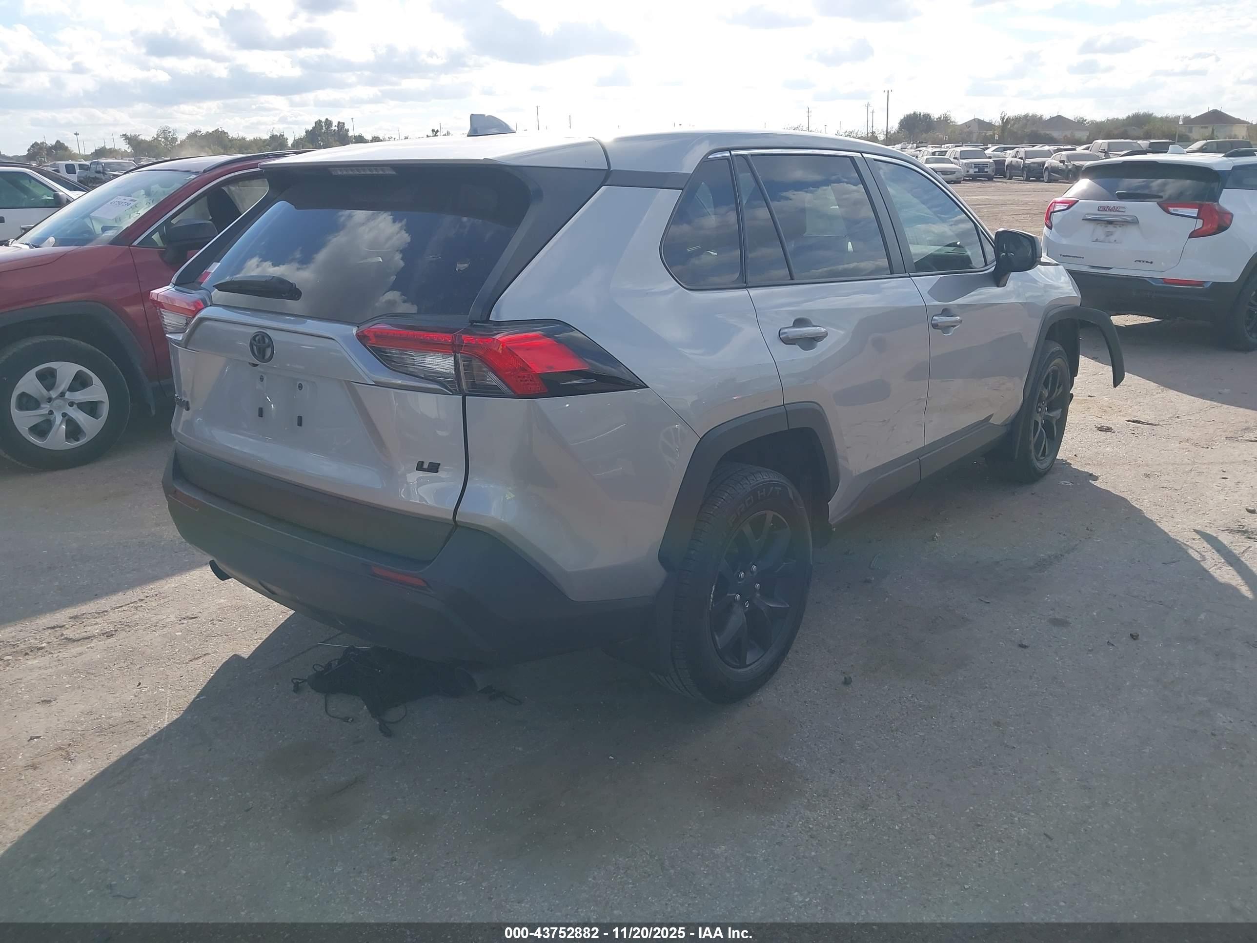 TOYOTA RAV4 image 4