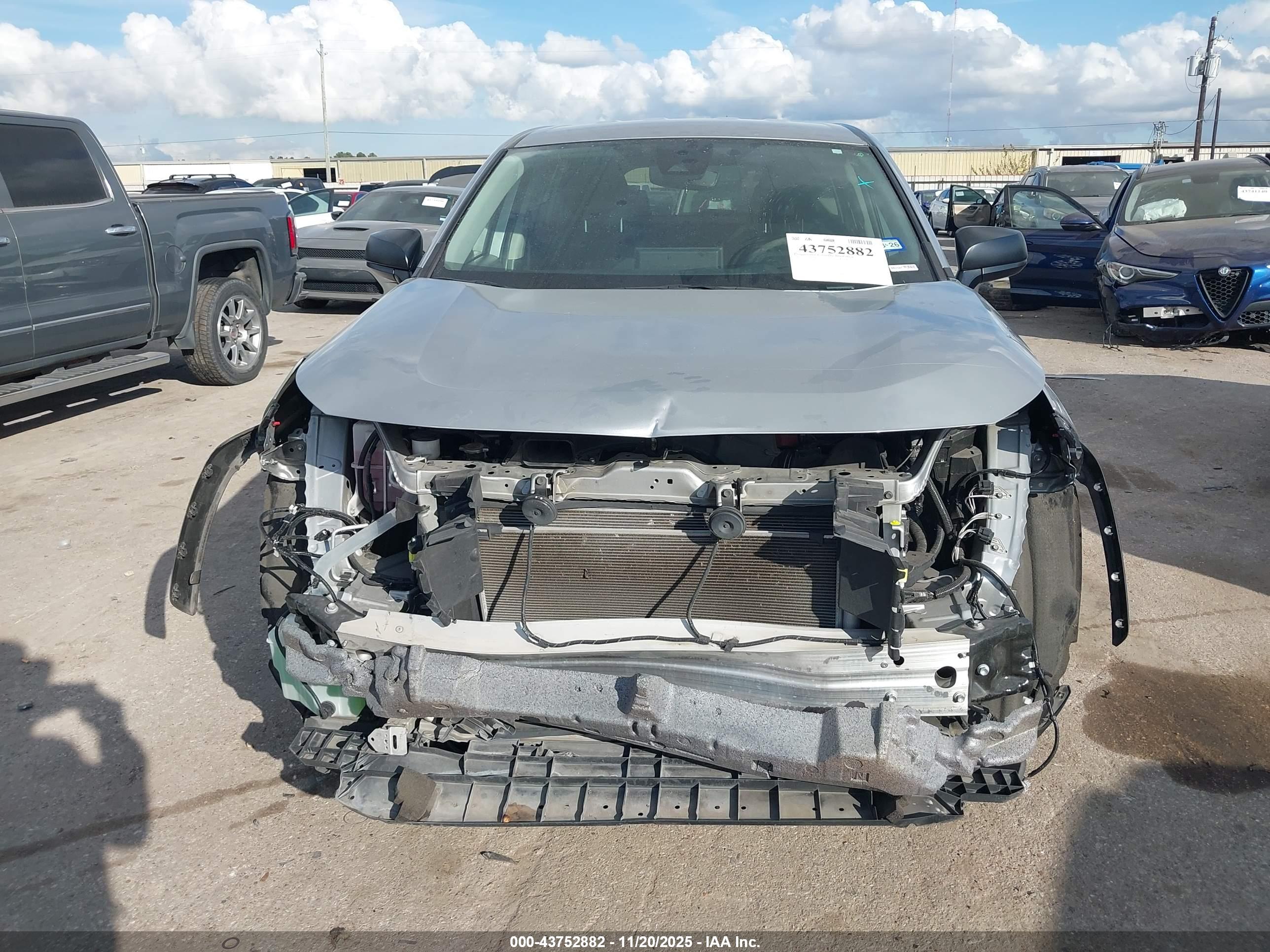 TOYOTA RAV4 image 6