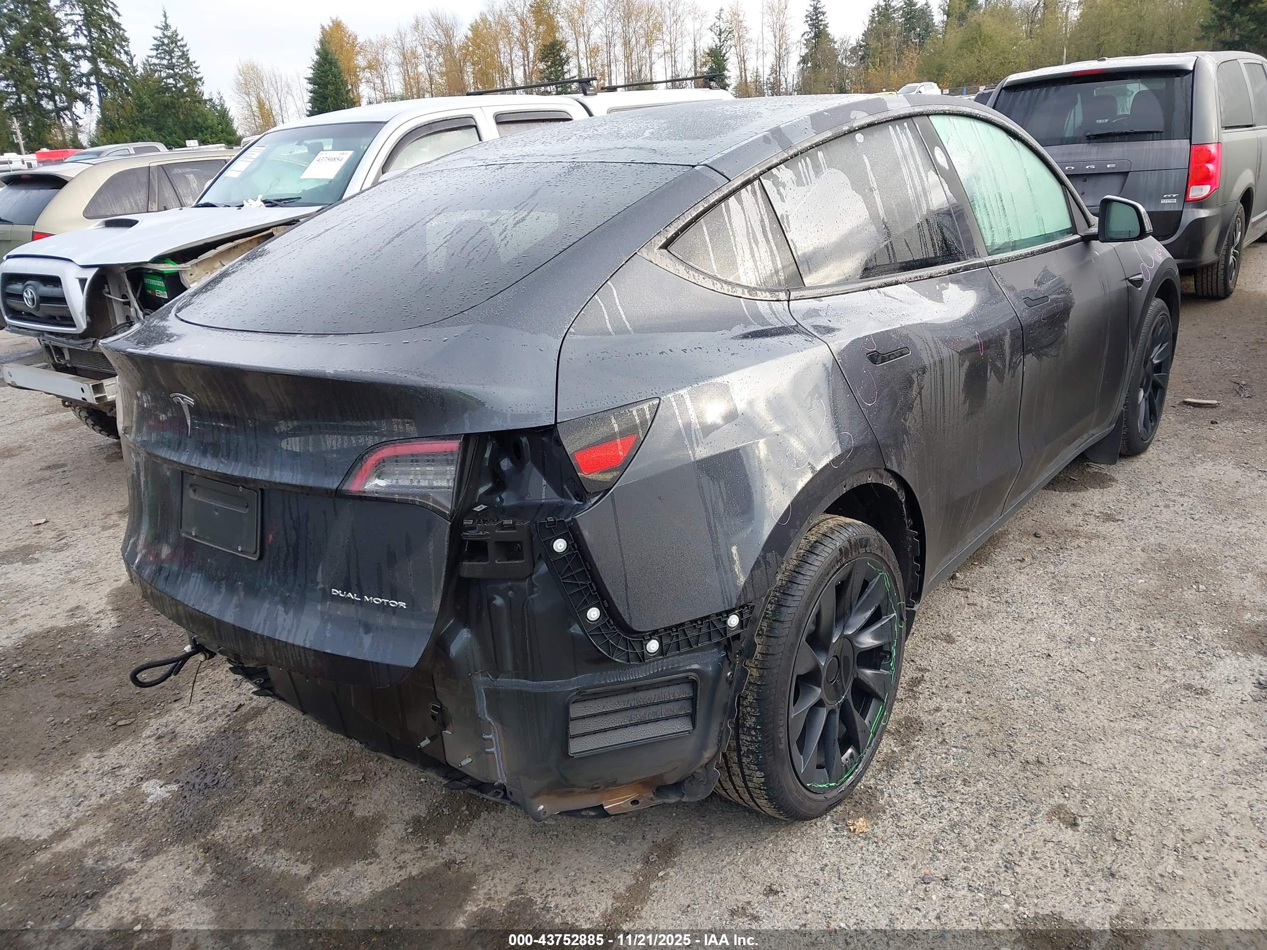 TESLA MODEL image 4