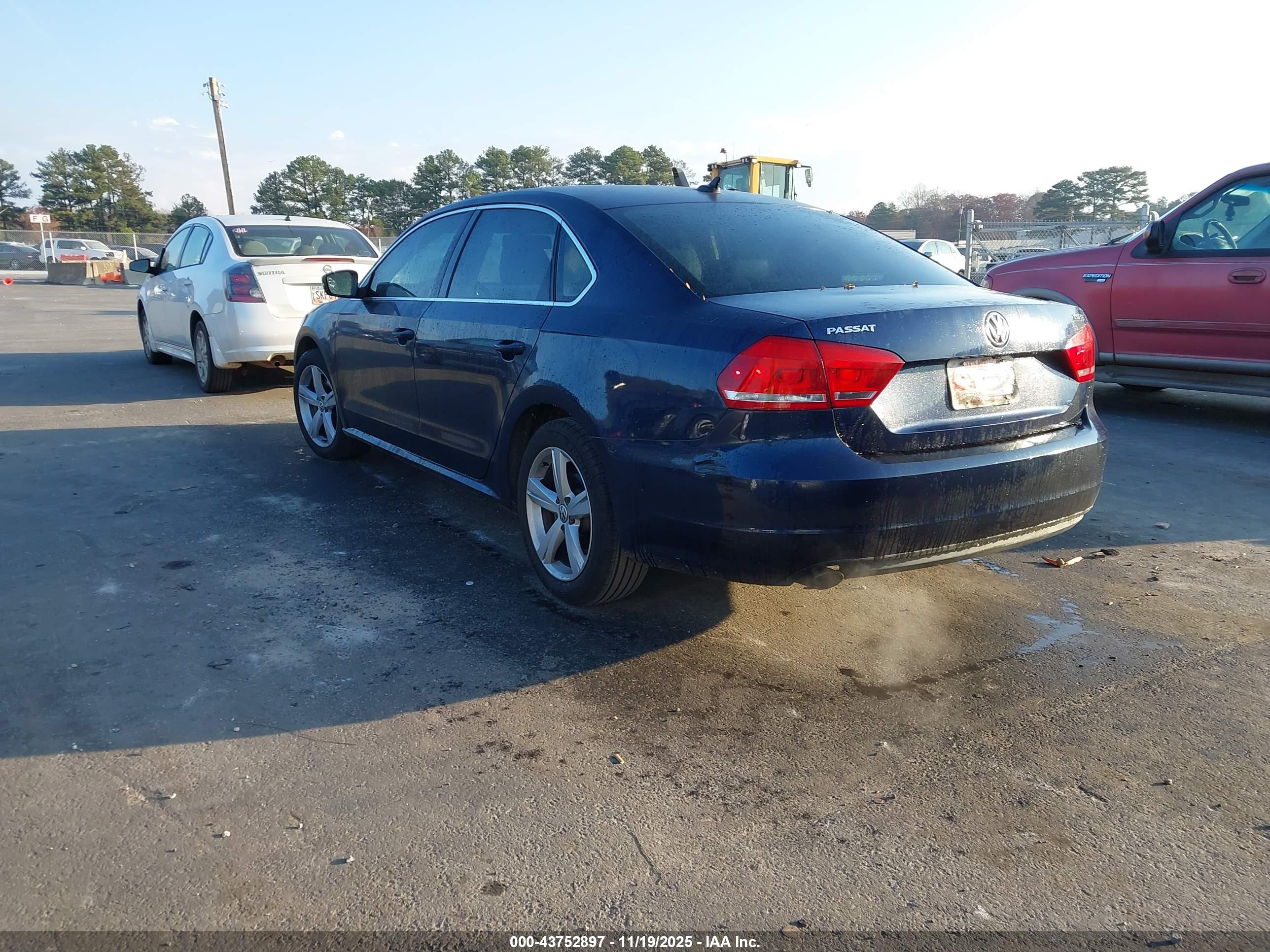 VOLKSWAGEN PASSAT image 3