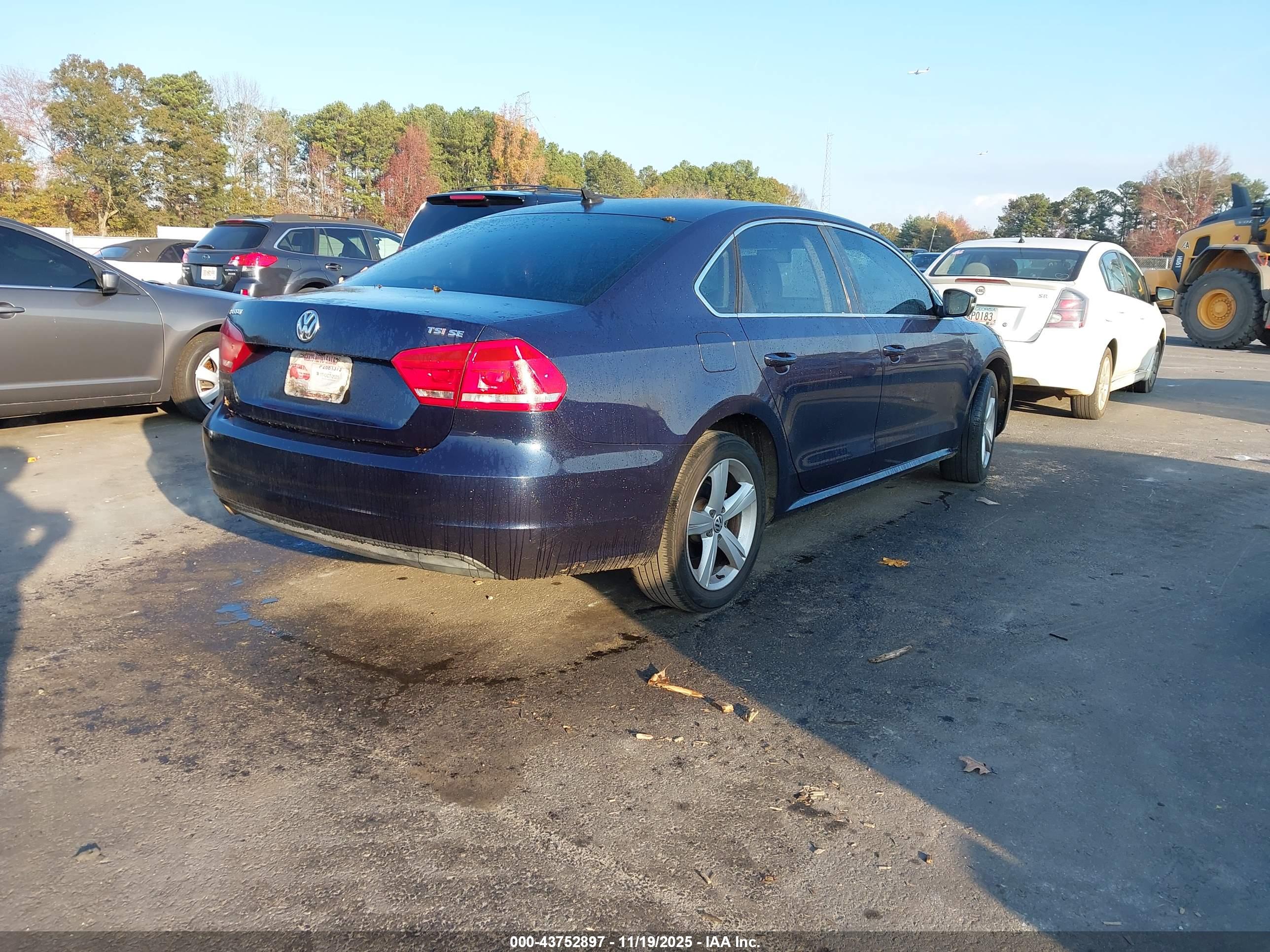 VOLKSWAGEN PASSAT image 4