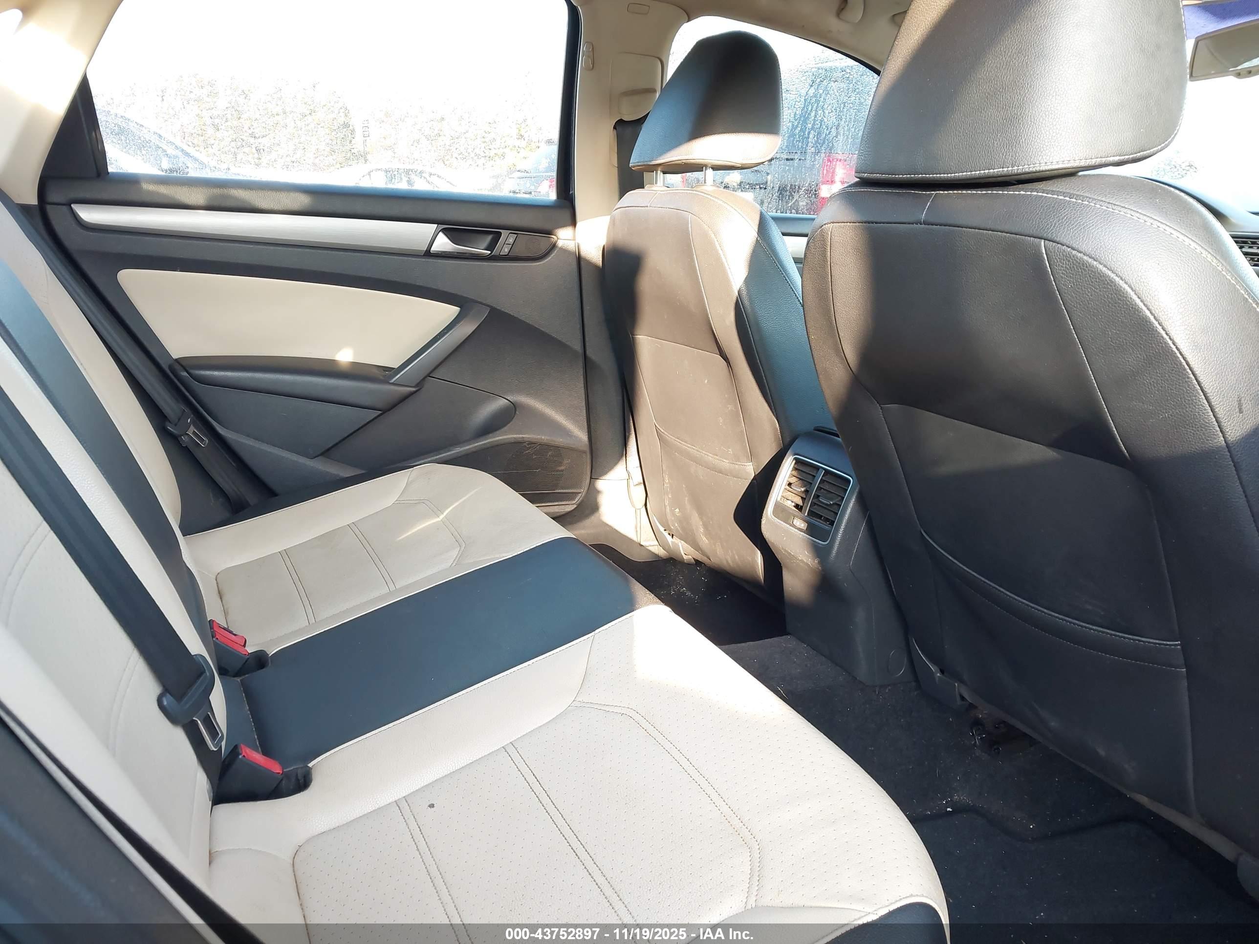 VOLKSWAGEN PASSAT image 8