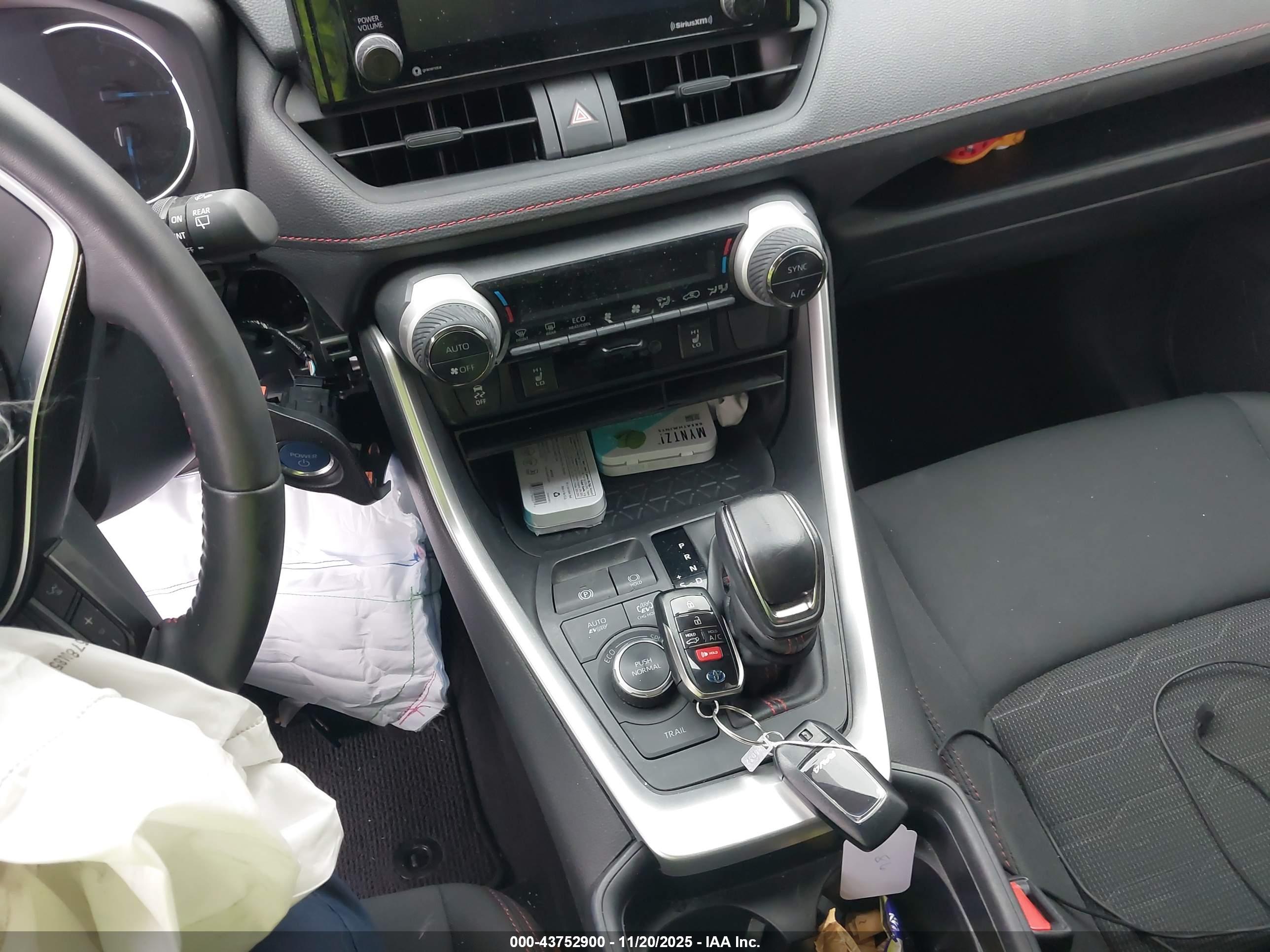 TOYOTA RAV4 image 11