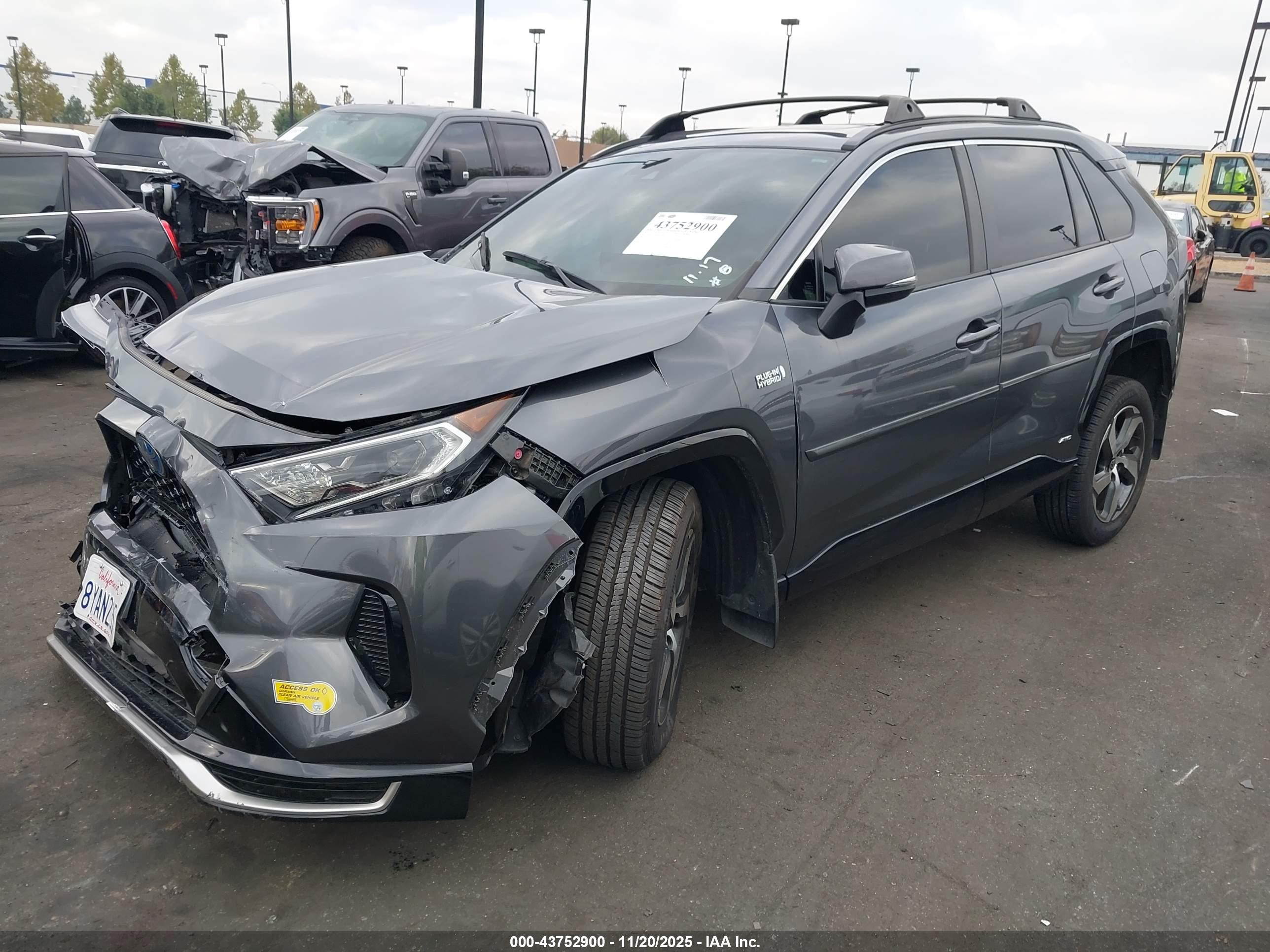 TOYOTA RAV4 image 2