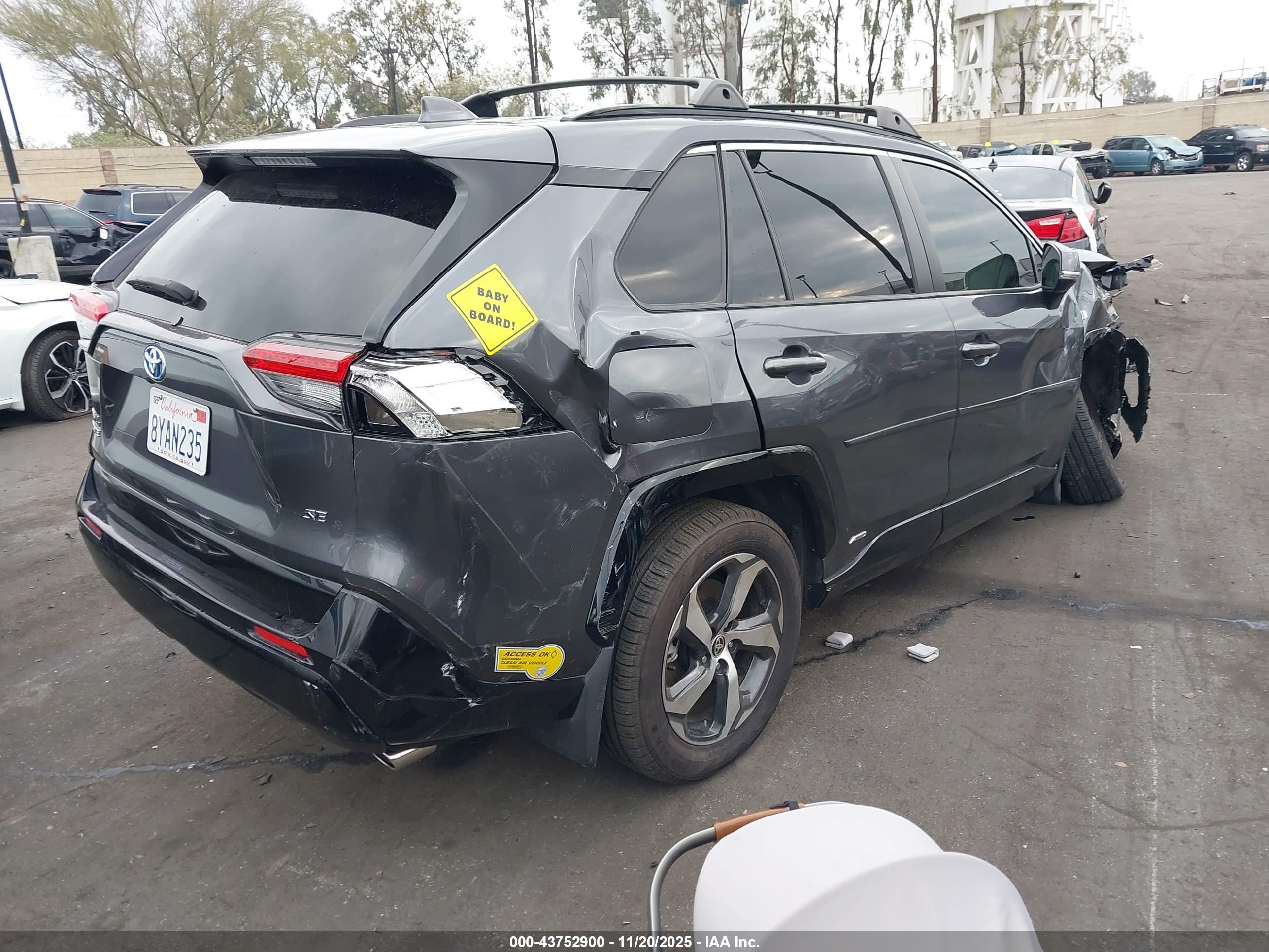 TOYOTA RAV4 image 4