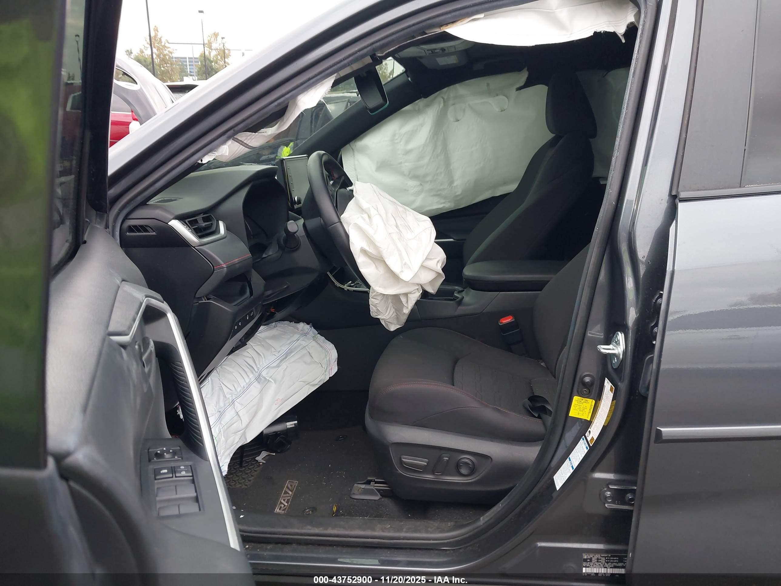 TOYOTA RAV4 image 5