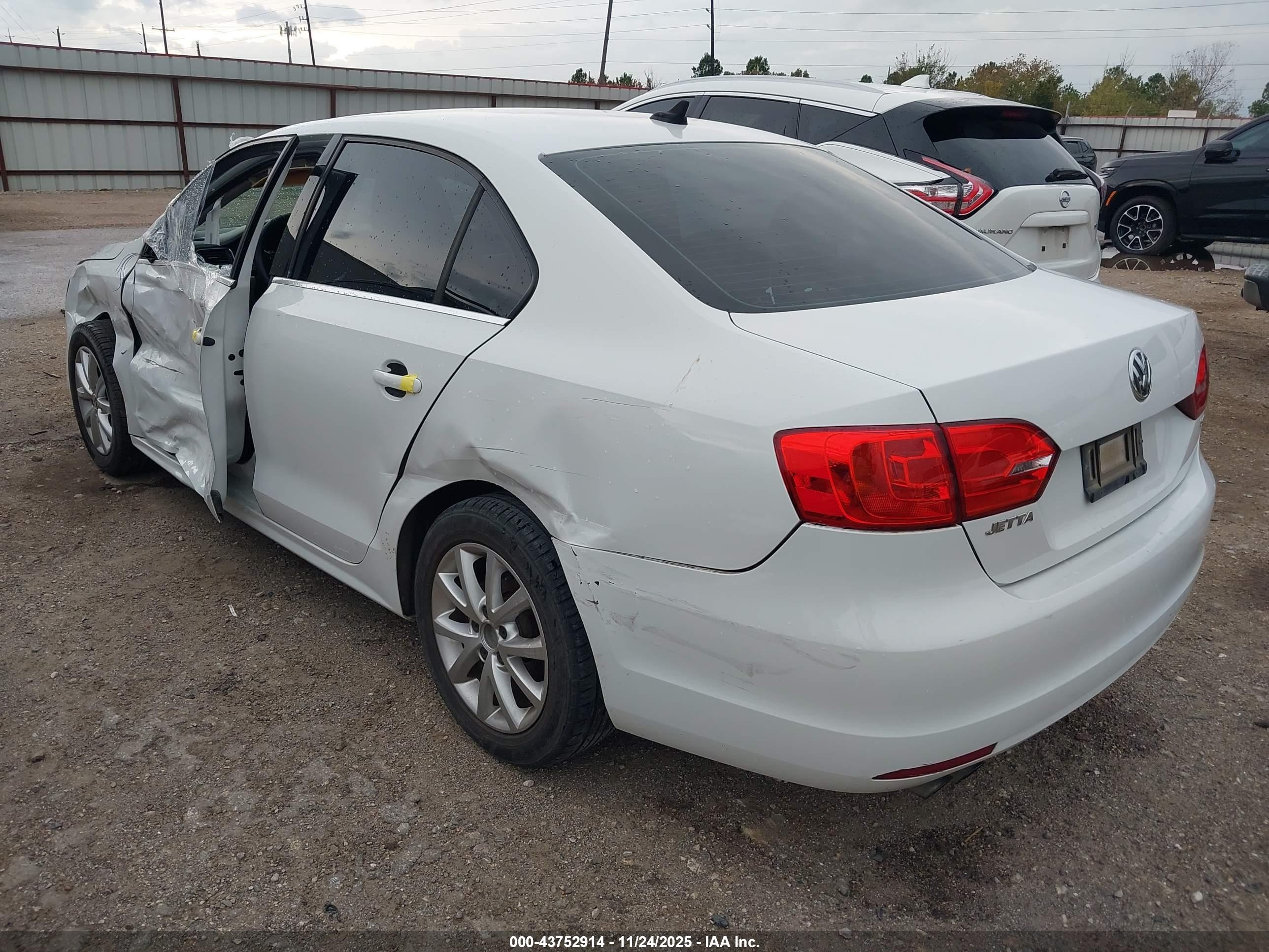 VOLKSWAGEN JETTA image 3