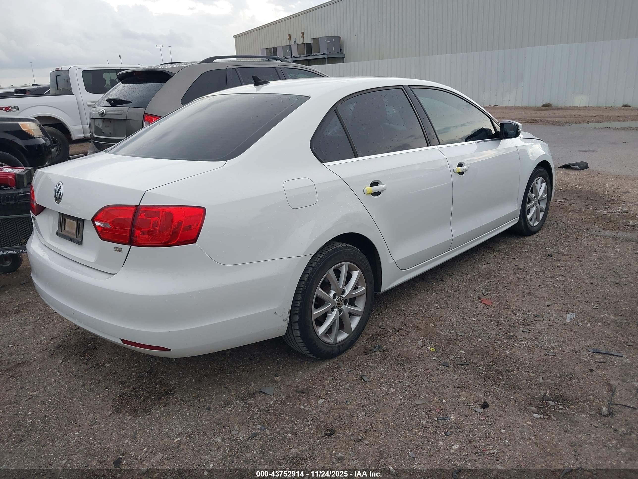 VOLKSWAGEN JETTA image 4