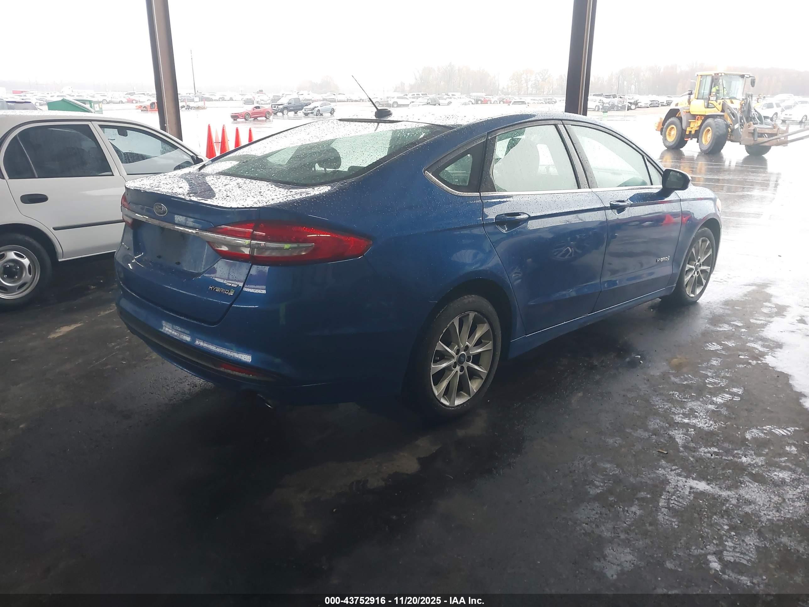 FORD FUSION image 4