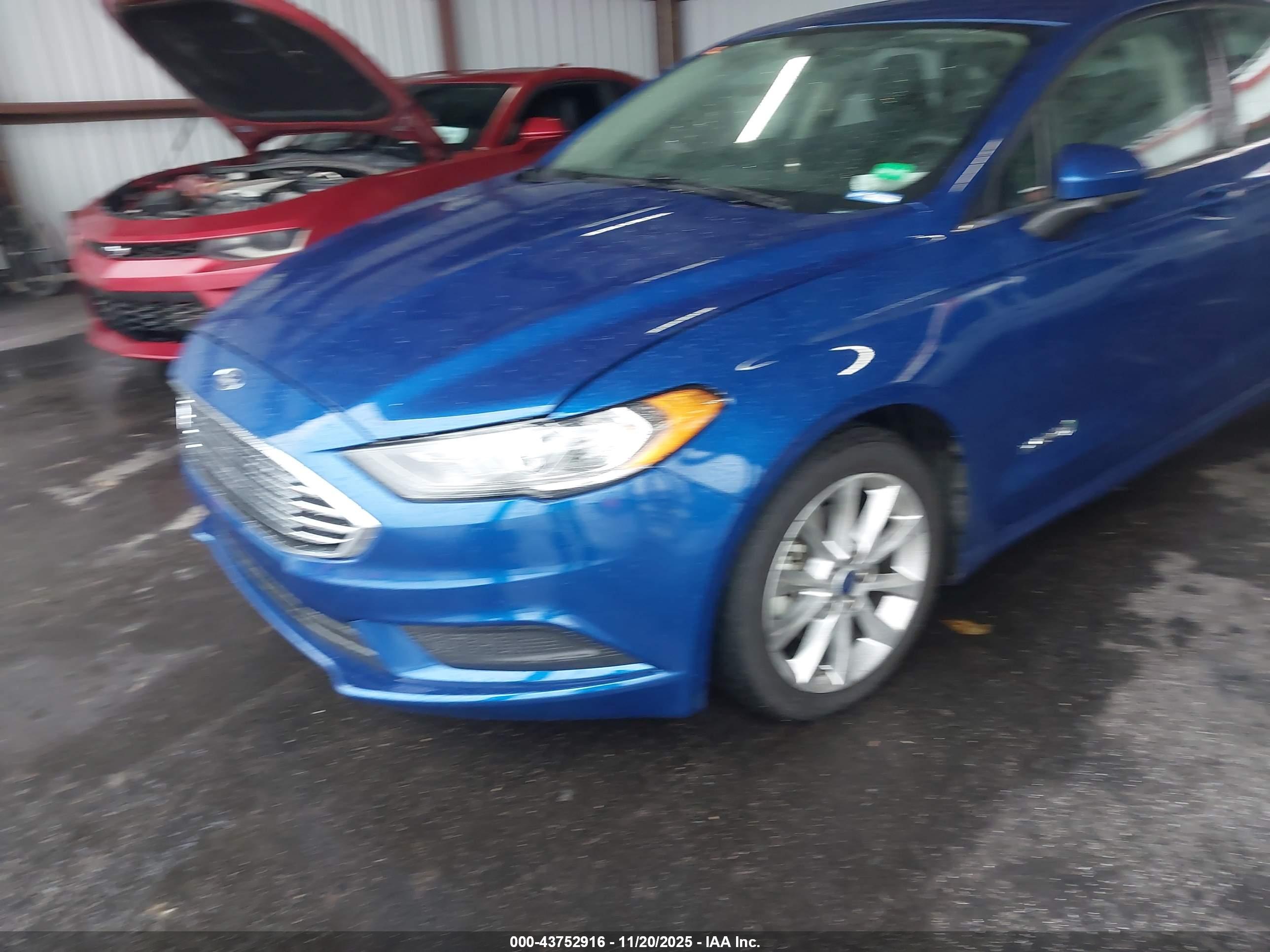 FORD FUSION image 6