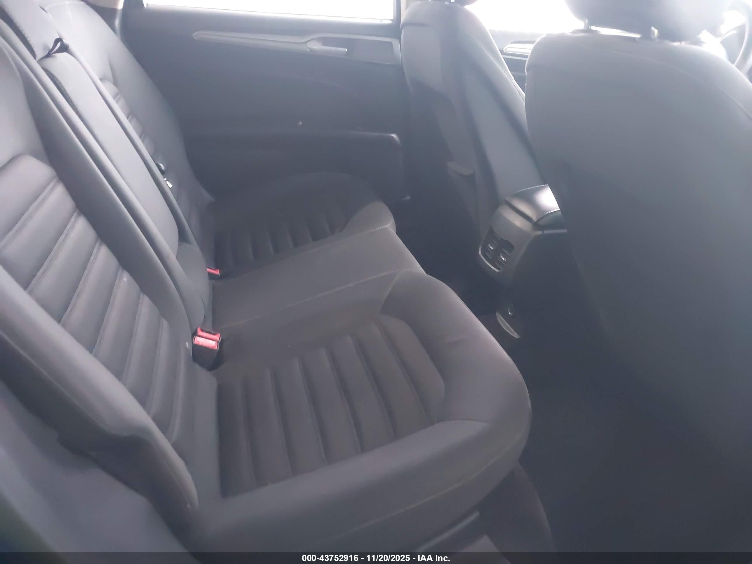 FORD FUSION image 8