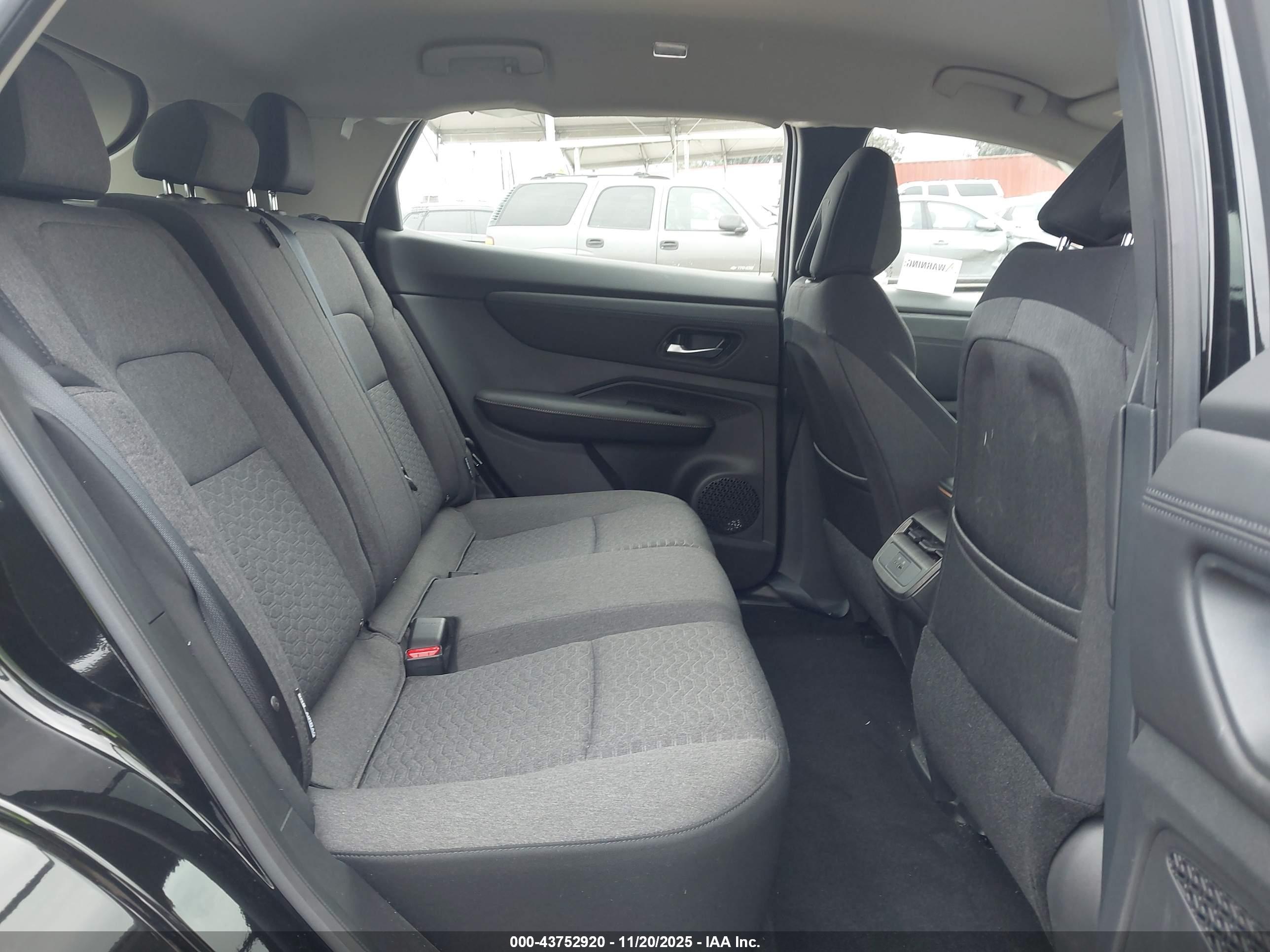 NISSAN ARIYA image 8