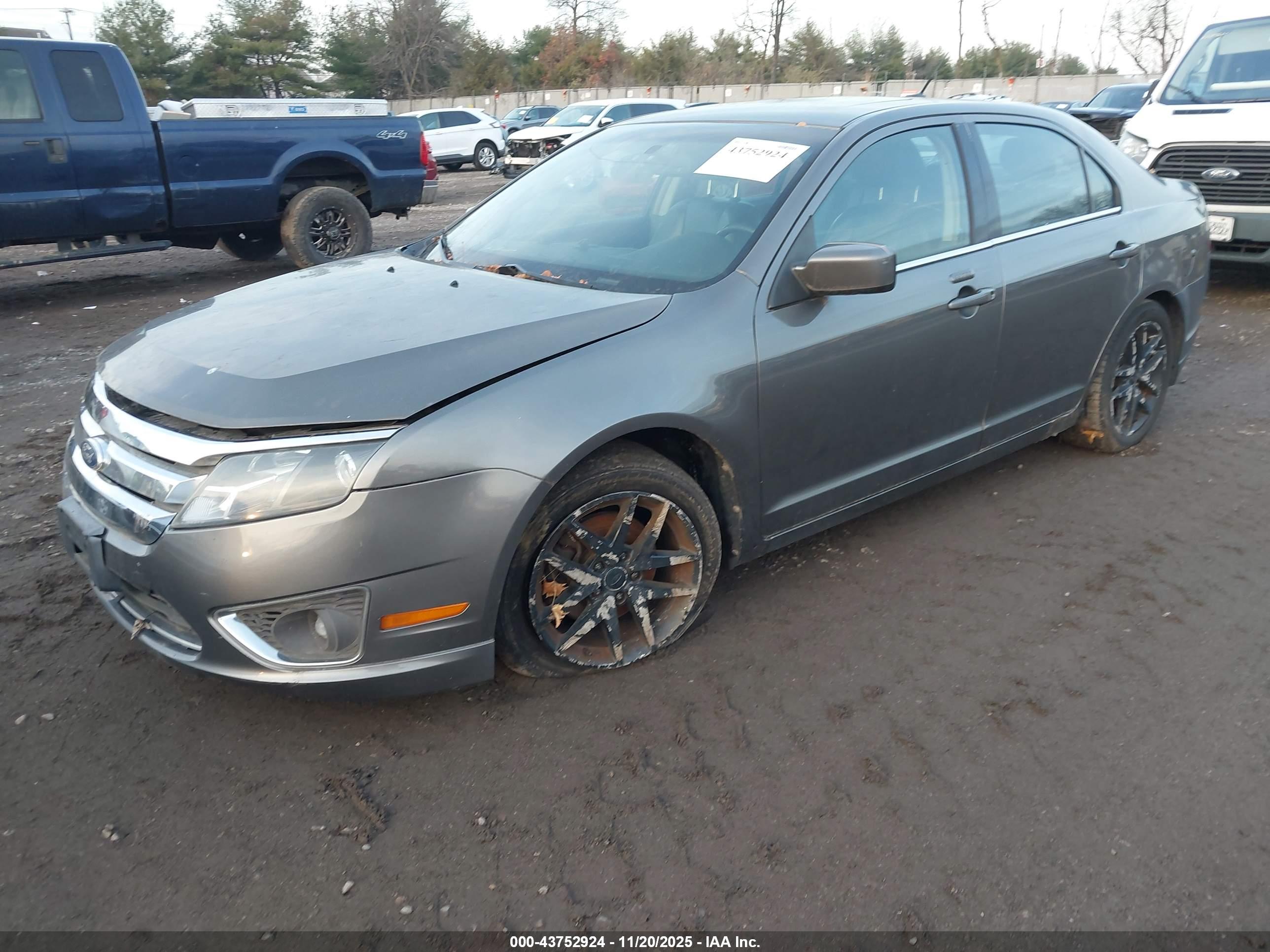 FORD FUSION image 2